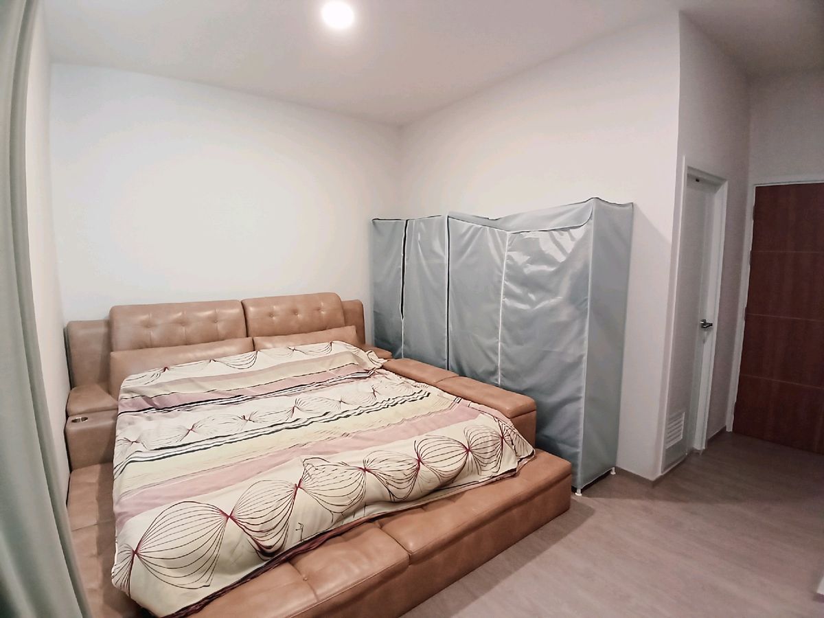 For RentHouseBangna, Bearing, Lasalle : 3-floor townhome for RENT in minimal style | Altitude Kraf Bangna, Good atmosphere with large garden view [ Welcome to pets ]