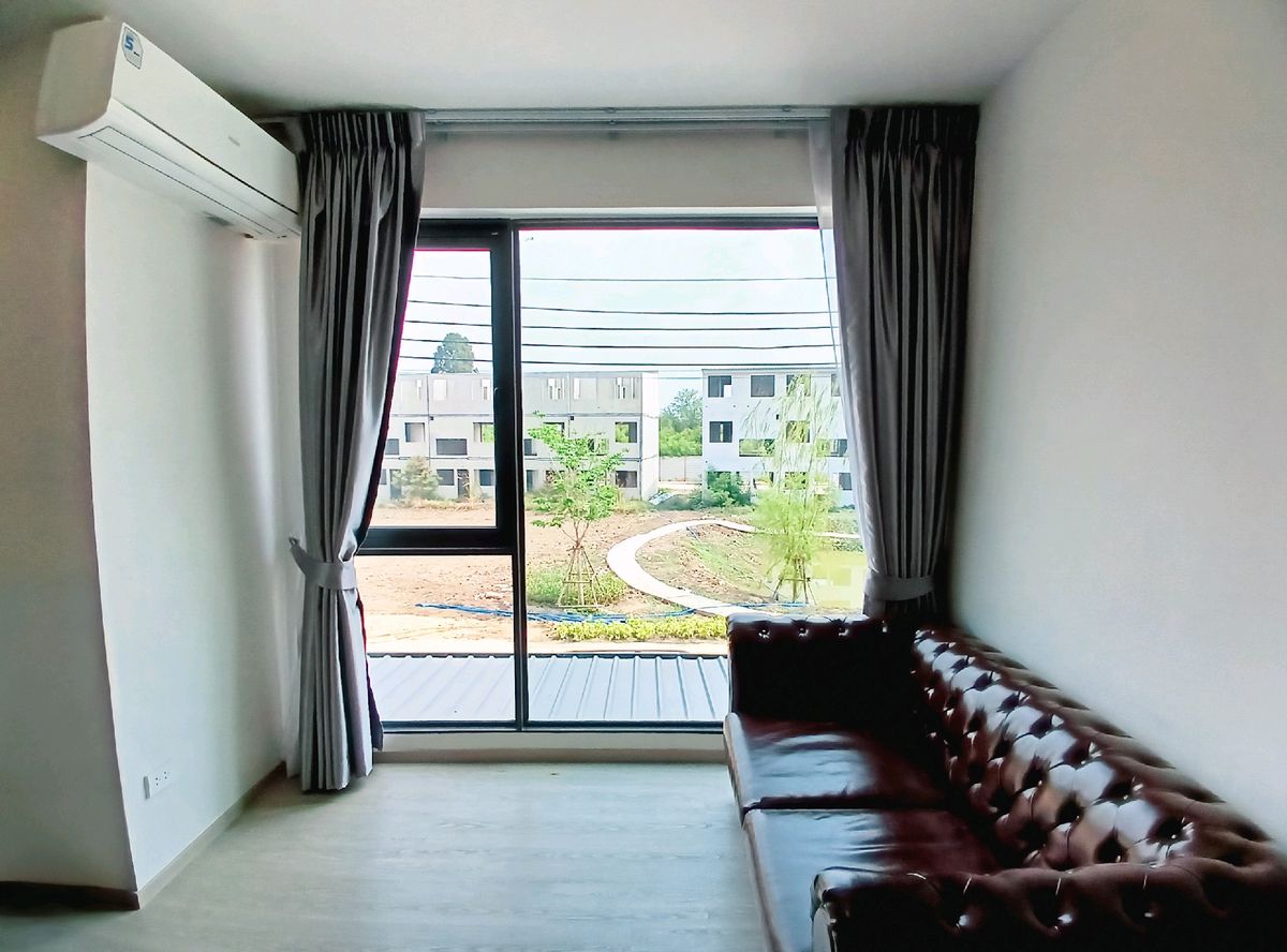 For RentHouseBangna, Bearing, Lasalle : 3-floor townhome for RENT in minimal style | Altitude Kraf Bangna, Good atmosphere with large garden view [ Welcome to pets ]