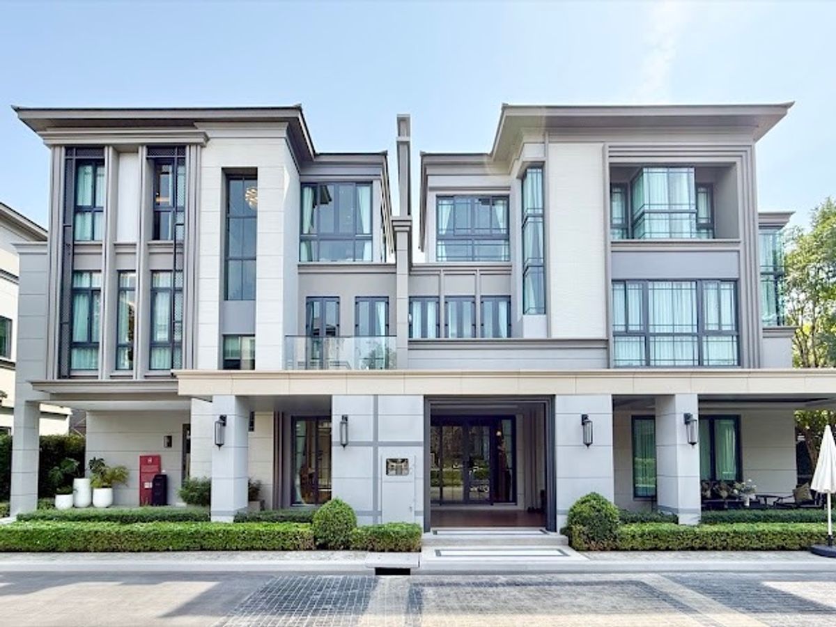 ขายโชคชัย4 ลาดพร้าว71 : Baan Klang Muang Classe รัชดา - ลาดพร้าว บ้านแฝด 3 ชั้น ขนาด 234 ตร.ม. 47.7 ตร.ว. | 3 ห้องนอน 4 ห้องน้ำ 2 ที่จอด เริ่ม 21.9 MB ติดต่อนัดชม Tel.0922635410 (เอิร์ธ)