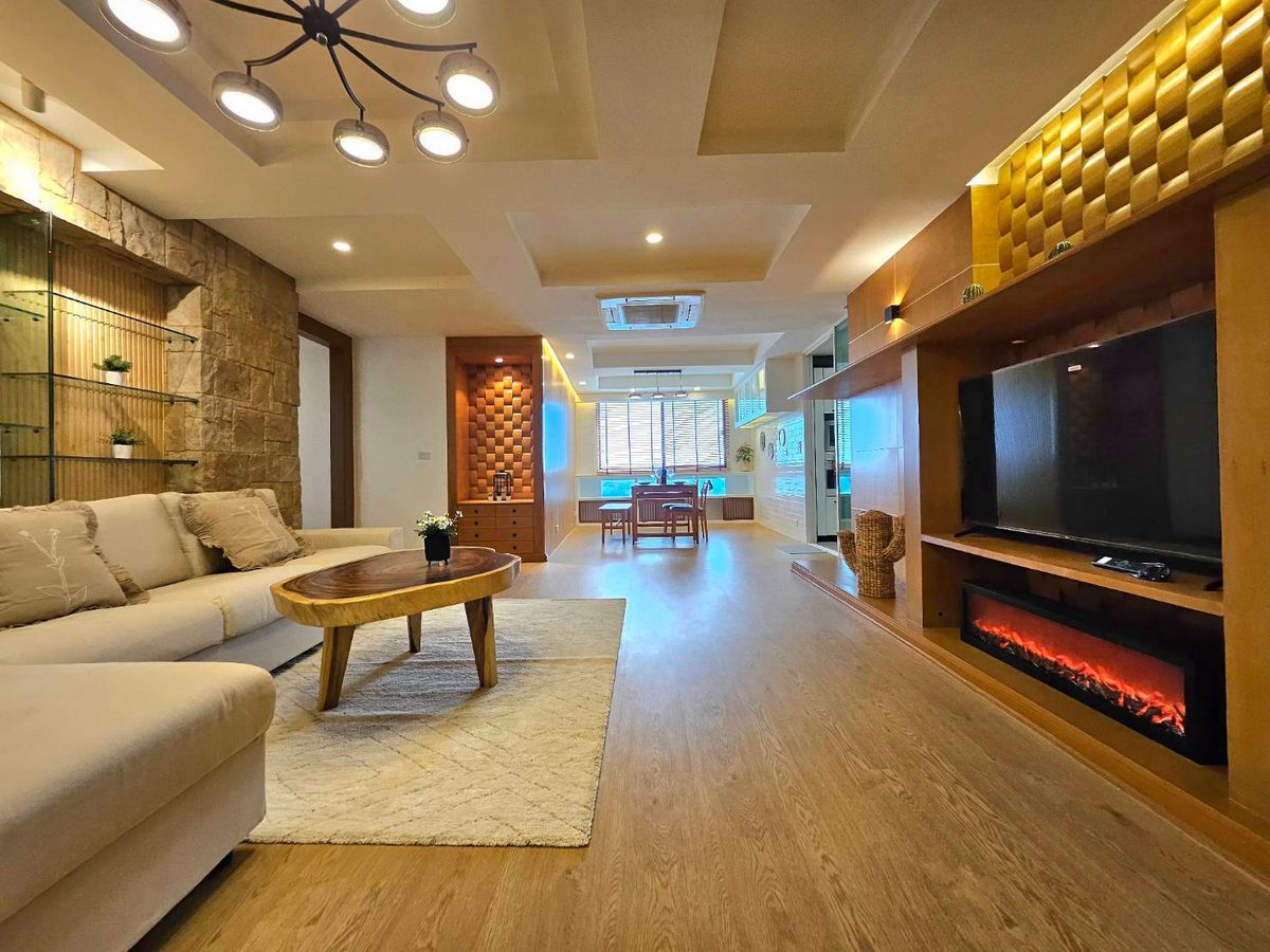For RentCondoSukhumvit, Asoke, Thonglor : For Rent: Luxury Renovated 3-Bedroom Condo with Stunning Sunset View-President Park Sukhumvit 24
