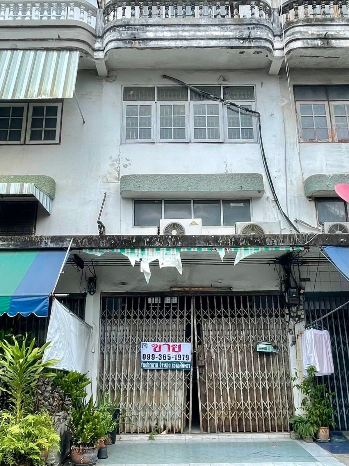 For SaleShop HouseLadprao, Central Ladprao : Sell ​​4th floor building, 15 square meters, Soi Lat Phrao 15, near MRT Lat Phrao