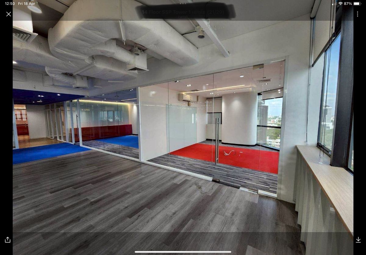 OfficeSukhumvit, Asoke, Thonglor : Office building on Ekamai Road in the Super Market and Restaurant