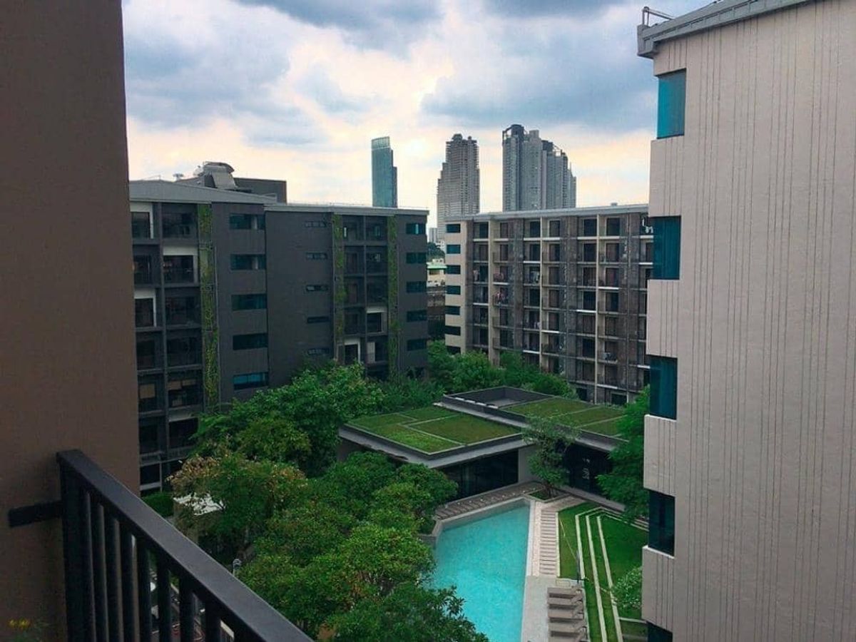 ขายคอนโดสาทร นราธิวาส : ขายด่วน 🔥 Blossom Condo @ Sathorn - Charoenrat 🔥 ใกล้ BTS สุรศักดิ์ เฟอร์นิเจอร์ และ เครื่องใช้ไฟฟ้าครบ 