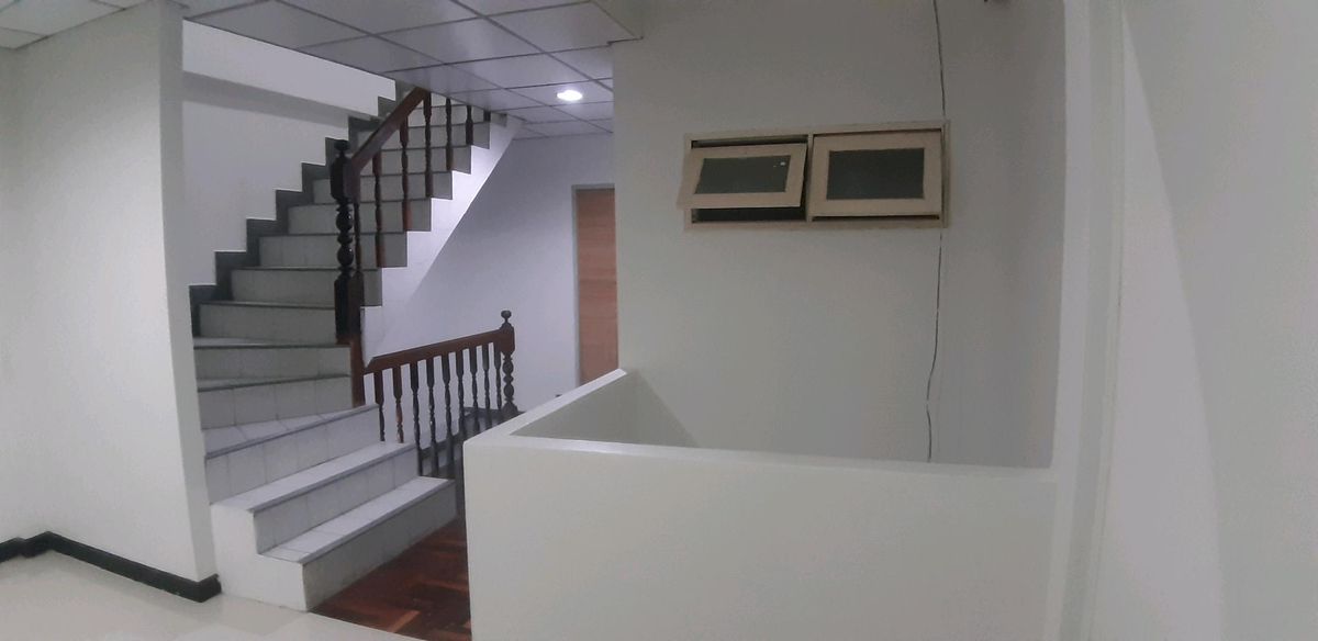 ให้เช่าทาวน์โฮมนวมินทร์ รามอินทรา : Townhome 3 ชั้น หมู่บ้าน ธนสิน 9  ให้เช่า 3 นอน 3น้ำ หมู่บ้านใกล้ ถนนใหญ่ ถนนนวมินทร์ ซอย นวมิยทร์ 86 ติดห้าง โลตัส สุขาภิบาล 1  หมู่บ้านอยู่ตรงข้าม ห้าง ไทวัสดุ สาขาถนนนวมินทร์  ใกล้ รพ.พญาไท นวมินทร  ซอยใหญ่ ไม่เปลี่บว ปากซอย มี ร้าน 711