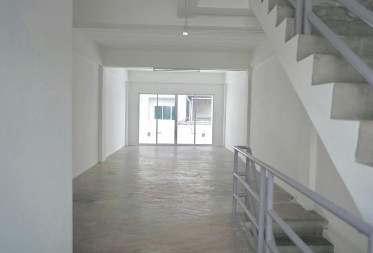 ขายอาคารพาณิชย์เชียงใหม่ : ขายอาคารพาณิชย์ 17 ตรว 4 ชั้น รีโนเวทใหม่ หลัง รพ.เทพปัญญา ตำบลฟ้าฮ่าม อำเภอเมือง จังหวัดเชียงใหม่