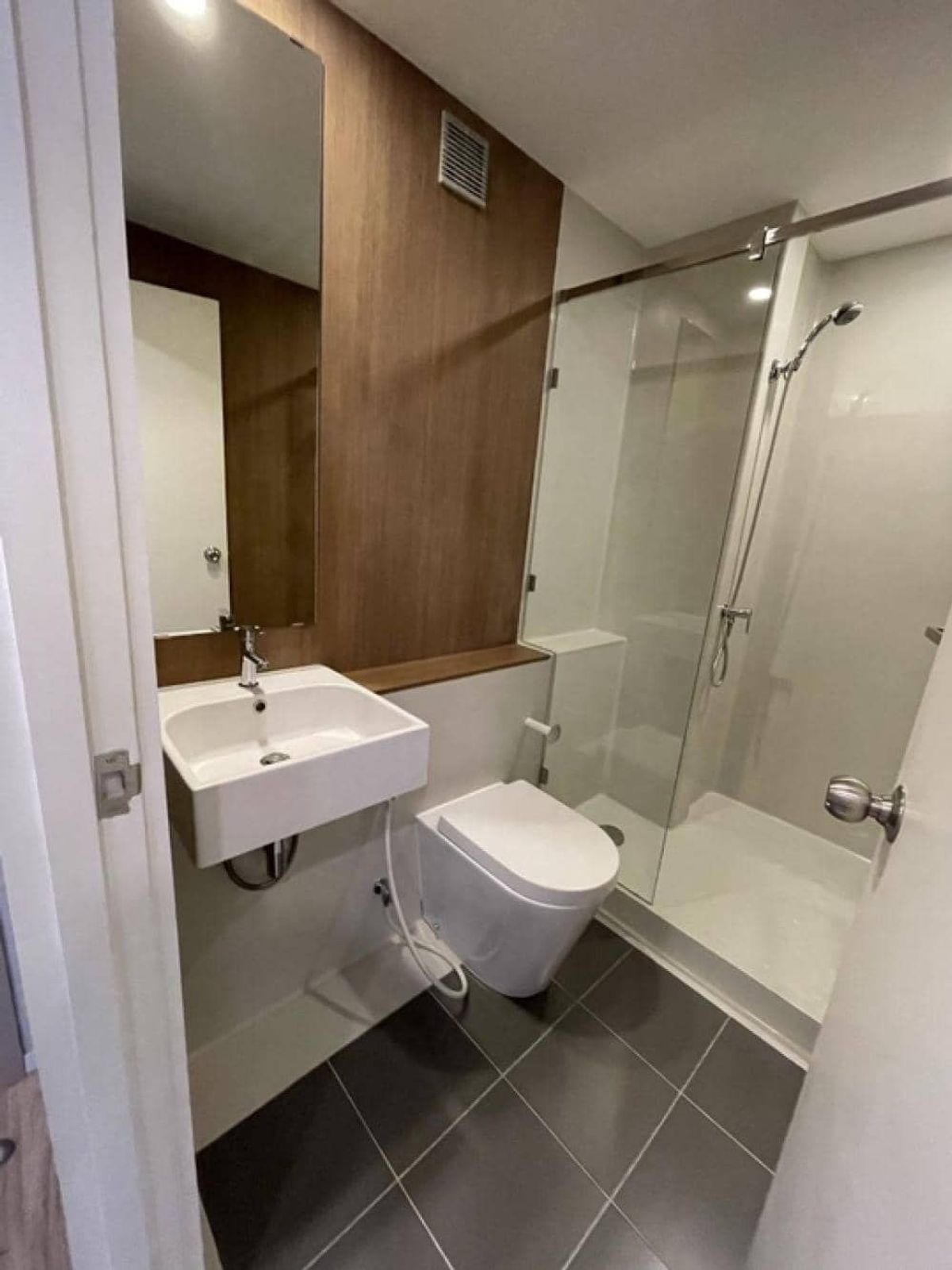 ขายคอนโดสาทร นราธิวาส : ขายด่วน ✨ Blossom Condo @ Sathorn - Charoenrat ✨ เฟอร์นิเจอร์ และ เครื่องใช้ไฟฟ้าครบ ใกล้ BTS สุรศักดิ์