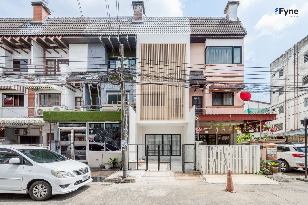 ขายทาวน์โฮมโชคชัย4 ลาดพร้าว71 : ขายบ้านทาวเฮ้าร์ 3 ชั้น