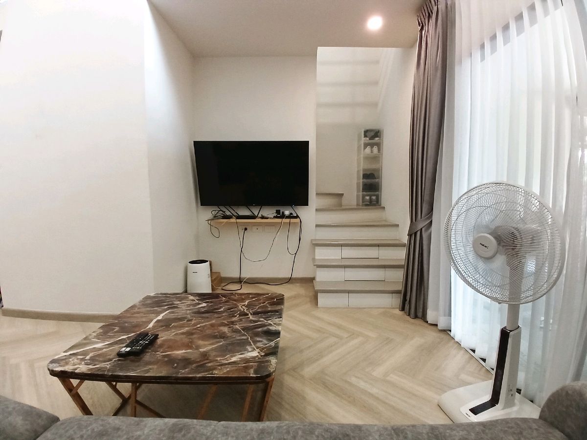 For RentHouseBangna, Bearing, Lasalle : 3-floor townhome for RENT in minimal style | Altitude Kraf Bangna, Good atmosphere with large garden view [ Welcome to pets ]