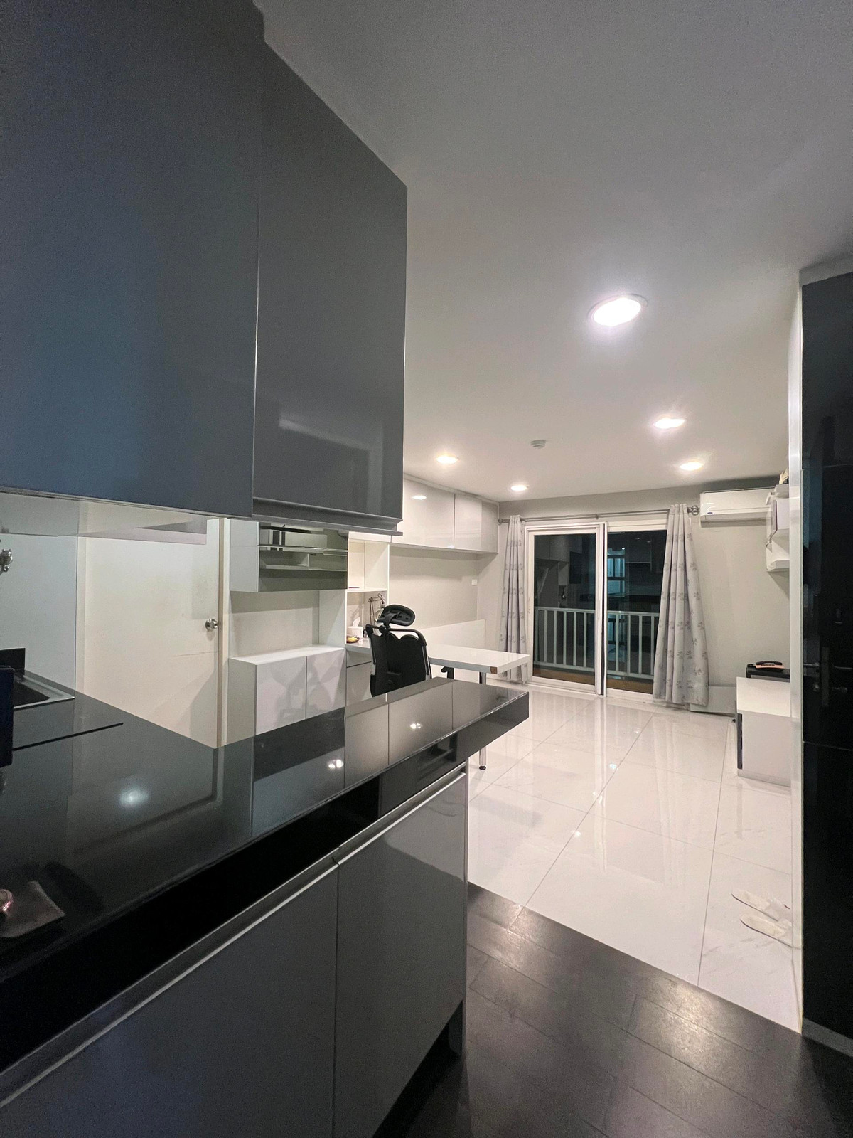 ขายคอนโดวงเวียนใหญ่ เจริญนคร : ขายห้อง 2 ห้องนอน ทำเลทอง ราคาถูก ใกล้ BTS สถานีกรุงธนบุรี เพียง 450 ม.