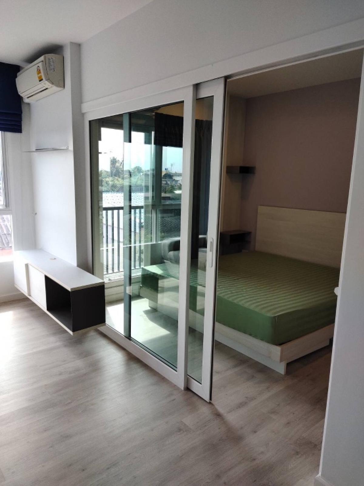 For SaleCondoThaphra, Talat Phlu, Wutthakat : GBL 2247 The Key Sathorn Ratchaphruek Project 🏙🏙🏙Nearby ‼️🚝🚝BTS Wutthakt🚝🚝 Good price, beautiful roomBuilding B, 3rd floorRoom size 30 sq m.1 bedroom1 bathroom1 kitchen📍Rental price 12,000/month📍Sale price 2.2 million bahtThere is a swimming p