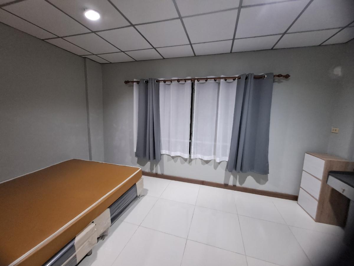 ให้เช่าทาวน์โฮมนวมินทร์ รามอินทรา : Townhome 3 ชั้น หมู่บ้าน ธนสิน 9  ให้เช่า 3 นอน 3น้ำ หมู่บ้านใกล้ ถนนใหญ่ ถนนนวมินทร์ ซอย นวมิยทร์ 86 ติดห้าง โลตัส สุขาภิบาล 1  หมู่บ้านอยู่ตรงข้าม ห้าง ไทวัสดุ สาขาถนนนวมินทร์  ใกล้ รพ.พญาไท นวมินทร  ซอยใหญ่ ไม่เปลี่บว ปากซอย มี ร้าน 711