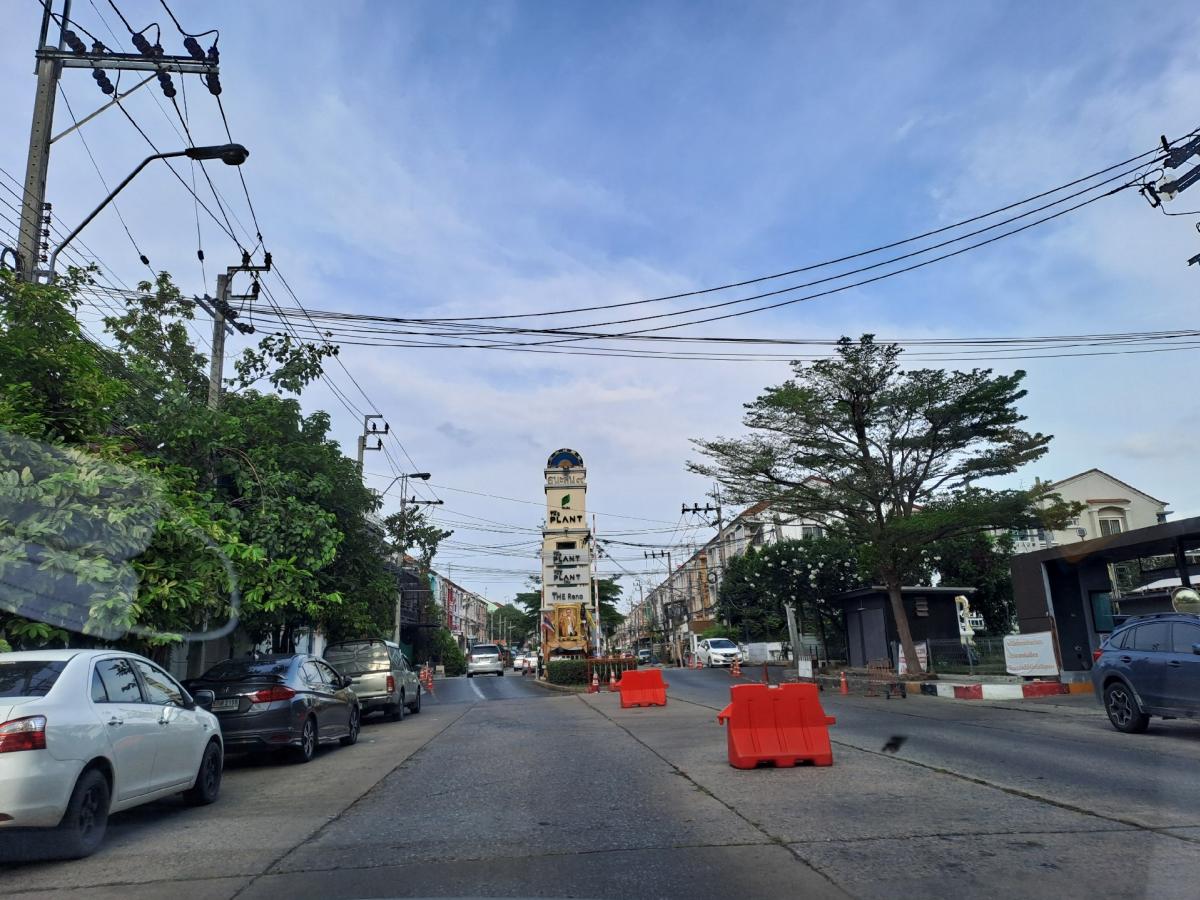 ให้เช่าทาวน์โฮมนวมินทร์ รามอินทรา : Townhome 3 ชั้น หมู่บ้าน ธนสิน 9  ให้เช่า 3 นอน 3น้ำ หมู่บ้านใกล้ ถนนใหญ่ ถนนนวมินทร์ ซอย นวมิยทร์ 86 ติดห้าง โลตัส สุขาภิบาล 1  หมู่บ้านอยู่ตรงข้าม ห้าง ไทวัสดุ สาขาถนนนวมินทร์  ใกล้ รพ.พญาไท นวมินทร  ซอยใหญ่ ไม่เปลี่บว ปากซอย มี ร้าน 711