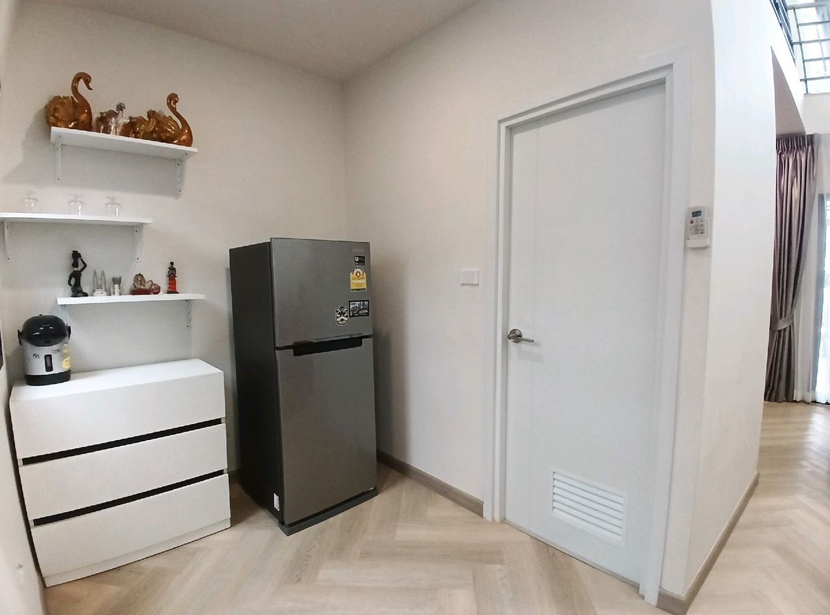 For RentHouseBangna, Bearing, Lasalle : 3-floor townhome for RENT in minimal style | Altitude Kraf Bangna, Good atmosphere with large garden view [ Welcome to pets ]