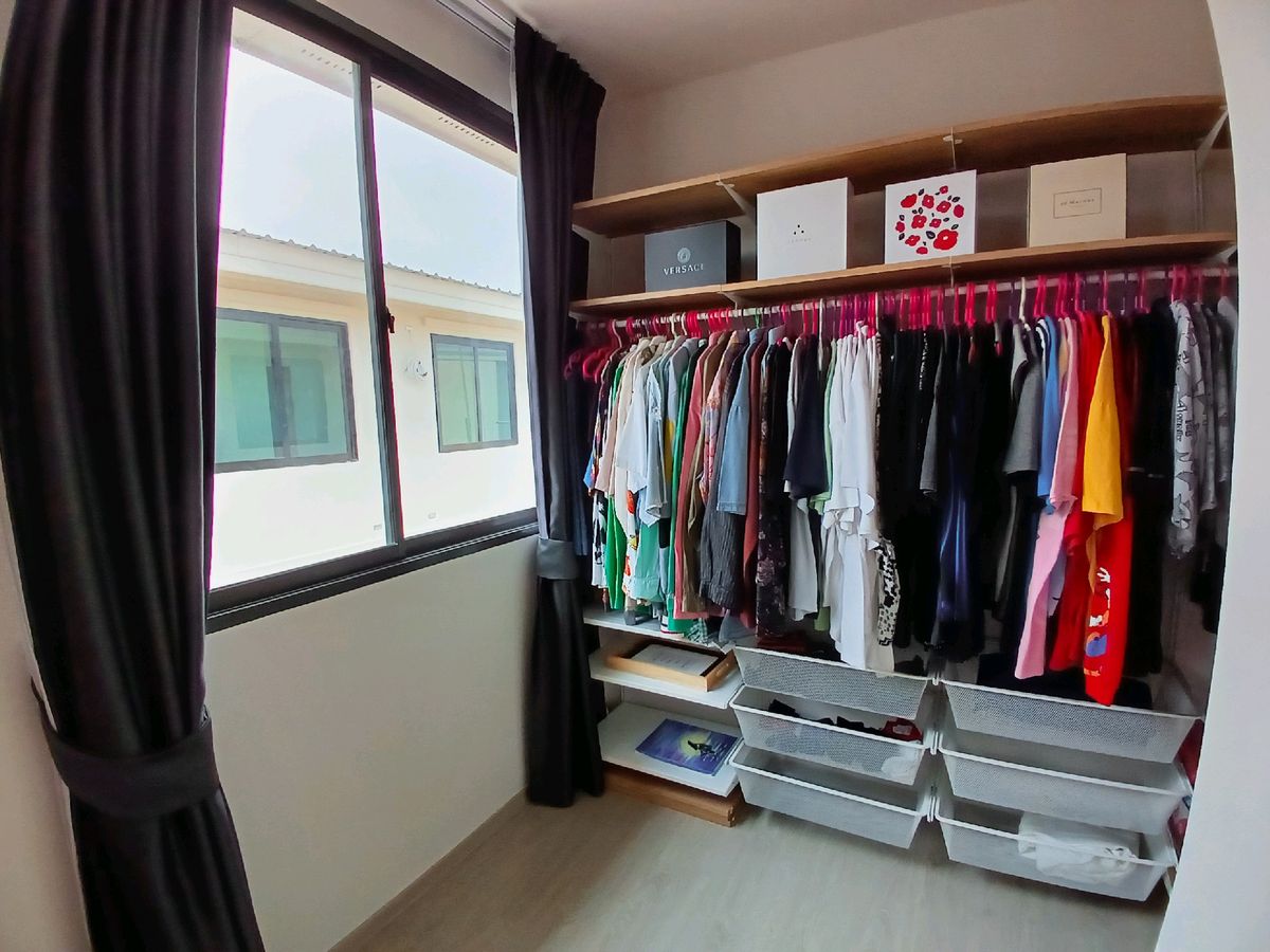 For RentHouseBangna, Bearing, Lasalle : 3-floor townhome for RENT in minimal style | Altitude Kraf Bangna, Good atmosphere with large garden view [ Welcome to pets ]