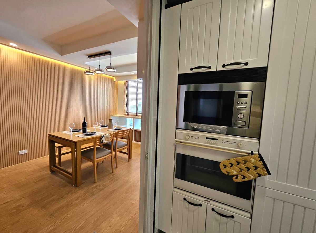 For RentCondoSukhumvit, Asoke, Thonglor : For Rent: Luxury Renovated 3-Bedroom Condo with Stunning Sunset View-President Park Sukhumvit 24