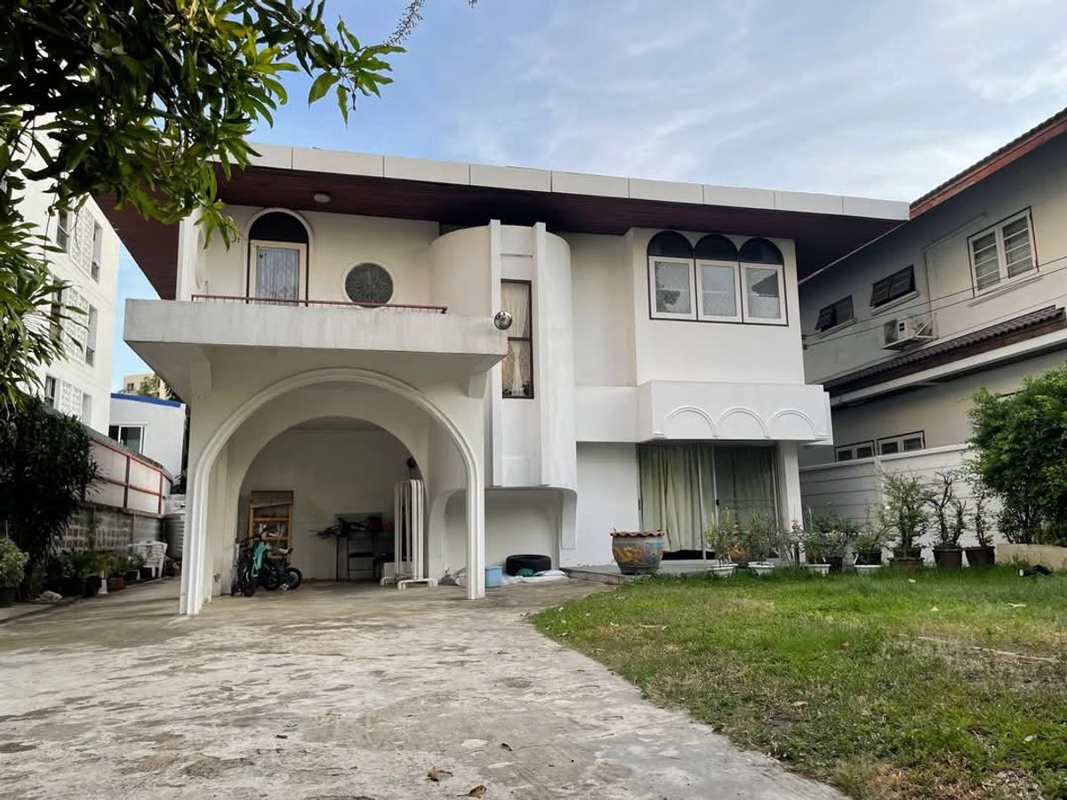 For RentHouseRatchadapisek, Huaikwang, Suttisan : Rent a detached house, Ratchada Sutthisan, near MRT Sutthisan