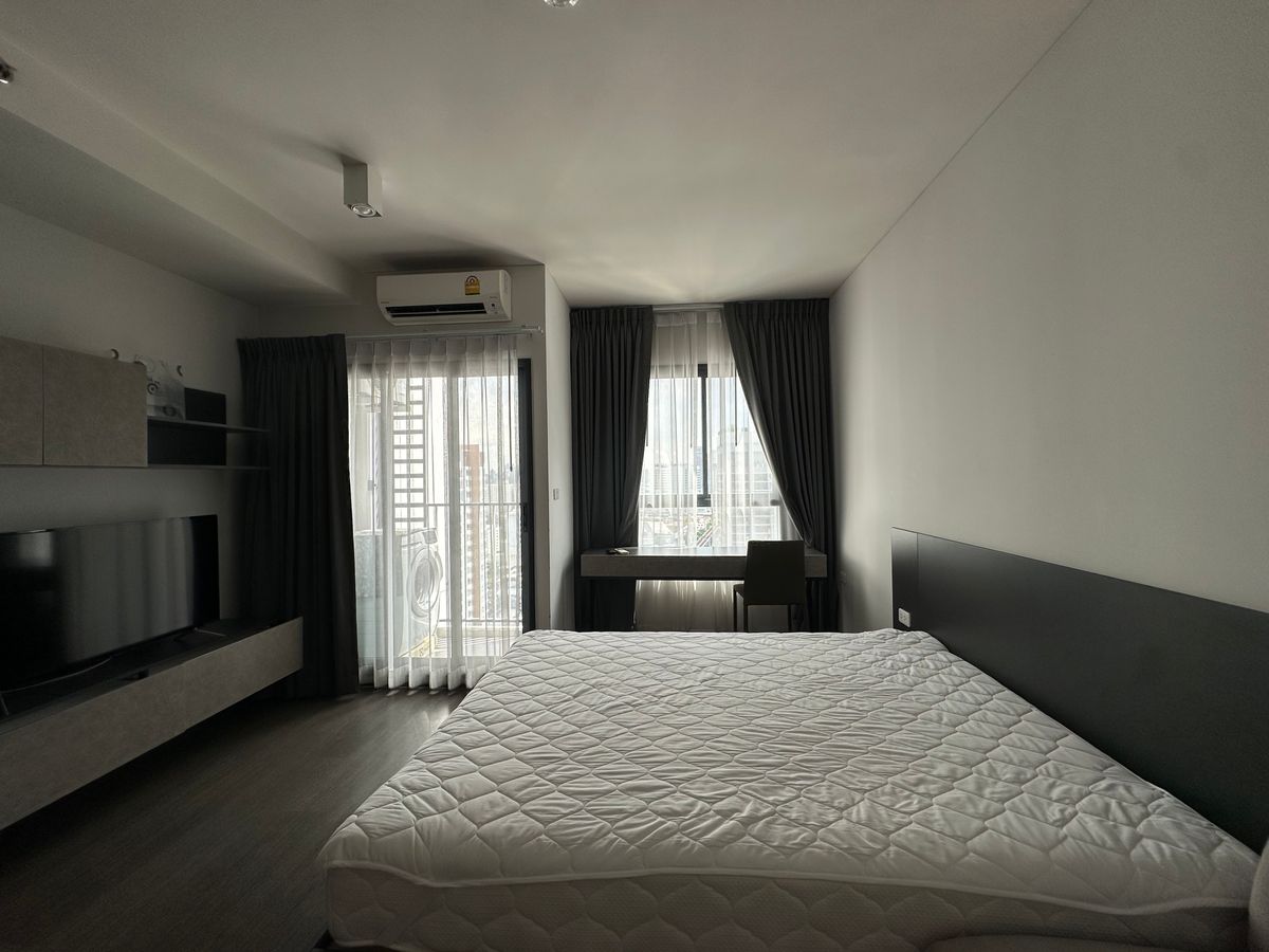For SaleCondoSapankwai,Jatujak : Urgent sale, hurry to spoon, price lower than the IDEO Condo Market, Phahon-Chatuchak 1BED, good price, city view, see the real room every day.