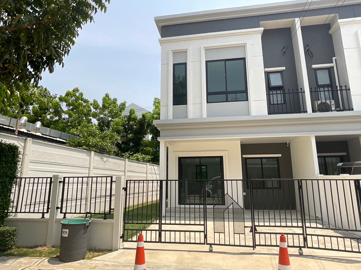 ขายบ้านบางนา แบริ่ง ลาซาล : ขายด่วน ‼️ ทาวน์โฮมพร้อมเข้าอยู่ โปร ปิดเฟส ‼️วิวสวน ไม่หันหน้าชนใคร 🏡   5 นาทีทางด่วนบูรพาวิถี 🏘️15 นาที เมกาบางนา