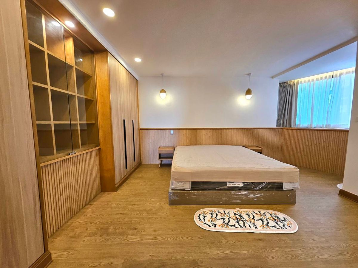 For RentCondoSukhumvit, Asoke, Thonglor : For Rent: Luxury Renovated 3-Bedroom Condo with Stunning Sunset View-President Park Sukhumvit 24