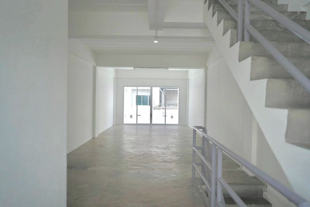 ขายอาคารพาณิชย์เชียงใหม่ : ขายอาคารพาณิชย์ 17 ตรว 4 ชั้น รีโนเวทใหม่ หลัง รพ.เทพปัญญา ตำบลฟ้าฮ่าม อำเภอเมือง จังหวัดเชียงใหม่