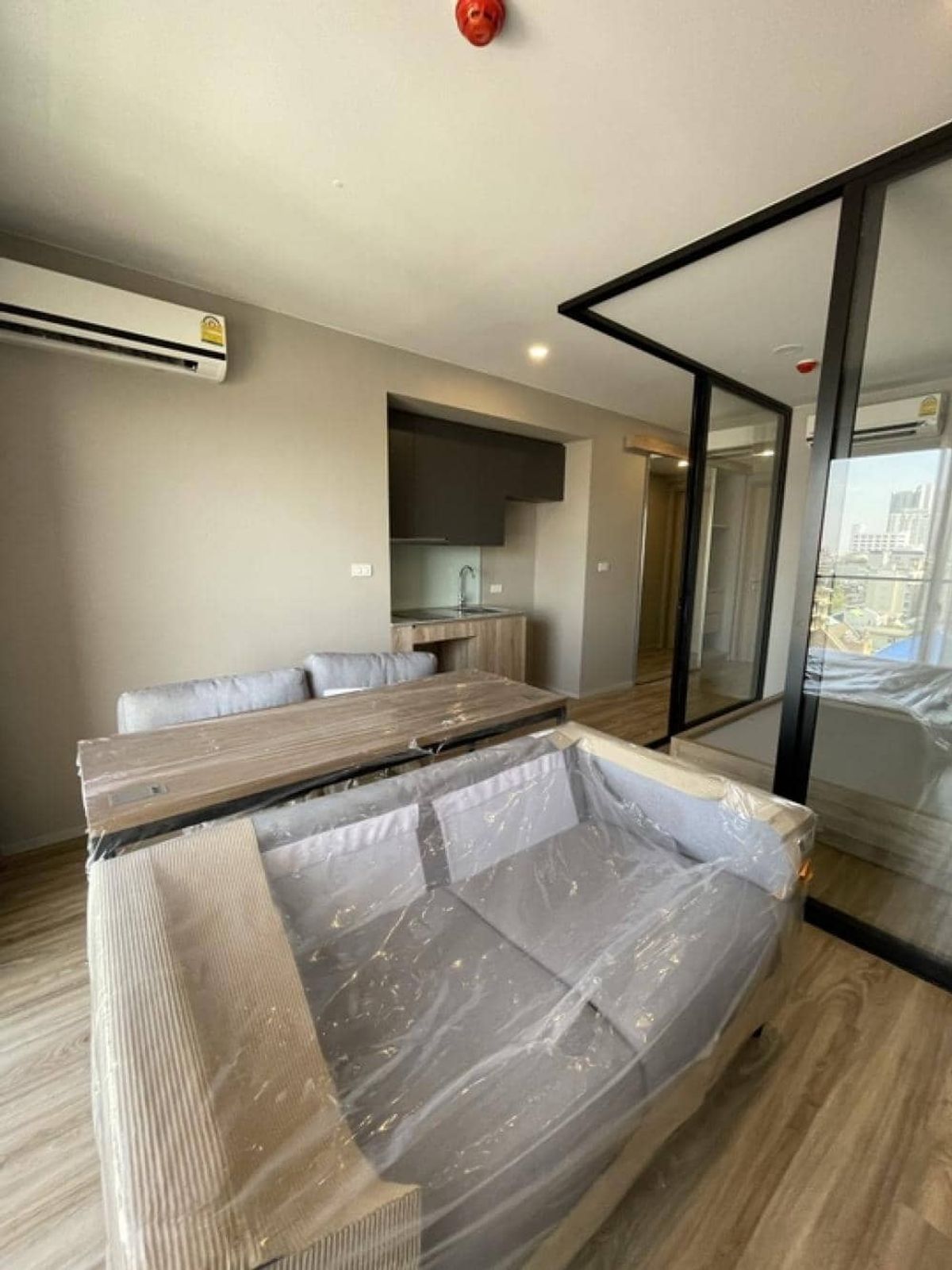 ขายคอนโดสาทร นราธิวาส : ขายด่วน ✨ Blossom Condo @ Sathorn - Charoenrat ✨ เฟอร์นิเจอร์ และ เครื่องใช้ไฟฟ้าครบ ใกล้ BTS สุรศักดิ์