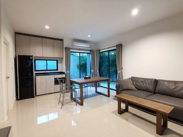For SaleTownhomeSamut Prakan,Samrong : Sold with 6% tenants. Townhouse behind PLENO, Sukhumvit, Bangna 29.5 Sq. 3 bedrooms, 2 bathrooms.