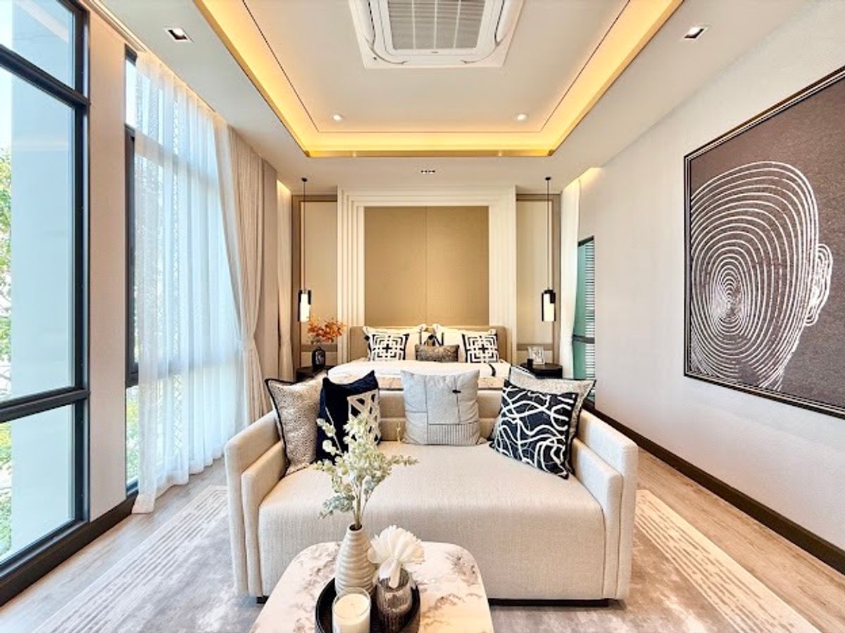 ขายโชคชัย4 ลาดพร้าว71 : Baan Klang Muang Classe รัชดา - ลาดพร้าว บ้านแฝด 3 ชั้น ขนาด 234 ตร.ม. 47.7 ตร.ว. | 3 ห้องนอน 4 ห้องน้ำ 2 ที่จอด เริ่ม 21.9 MB ติดต่อนัดชม Tel.0922635410 (เอิร์ธ)