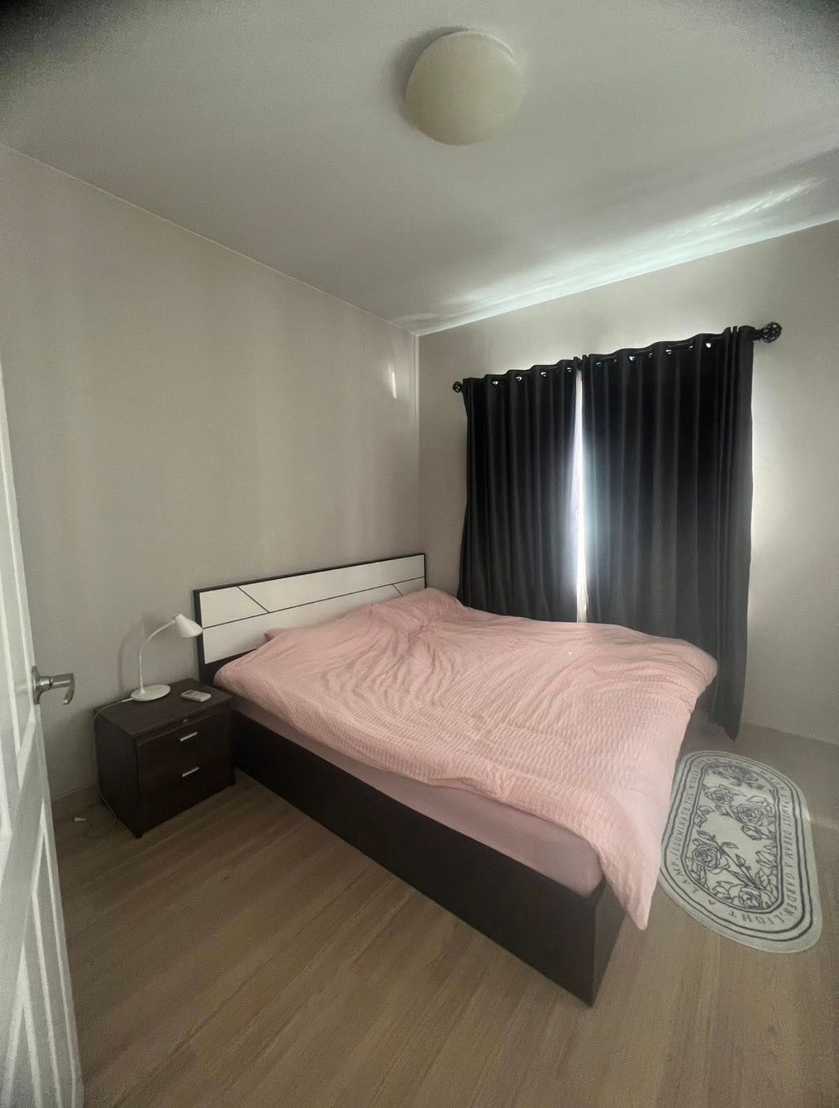 ให้เช่าทาวน์โฮมสมุทรปราการ สำโรง : 🏡 ให้เช่าทาวน์โฮม The Village 3 | 3 ห้องนอน 2 ห้องน้ำ | 134 ตร.ม. | ใกล้เมกะบางนา | เริ่ม 37,000 บาท/เดือน | พร้อมอยู่! (รหัสทรัพย์ T1582)
