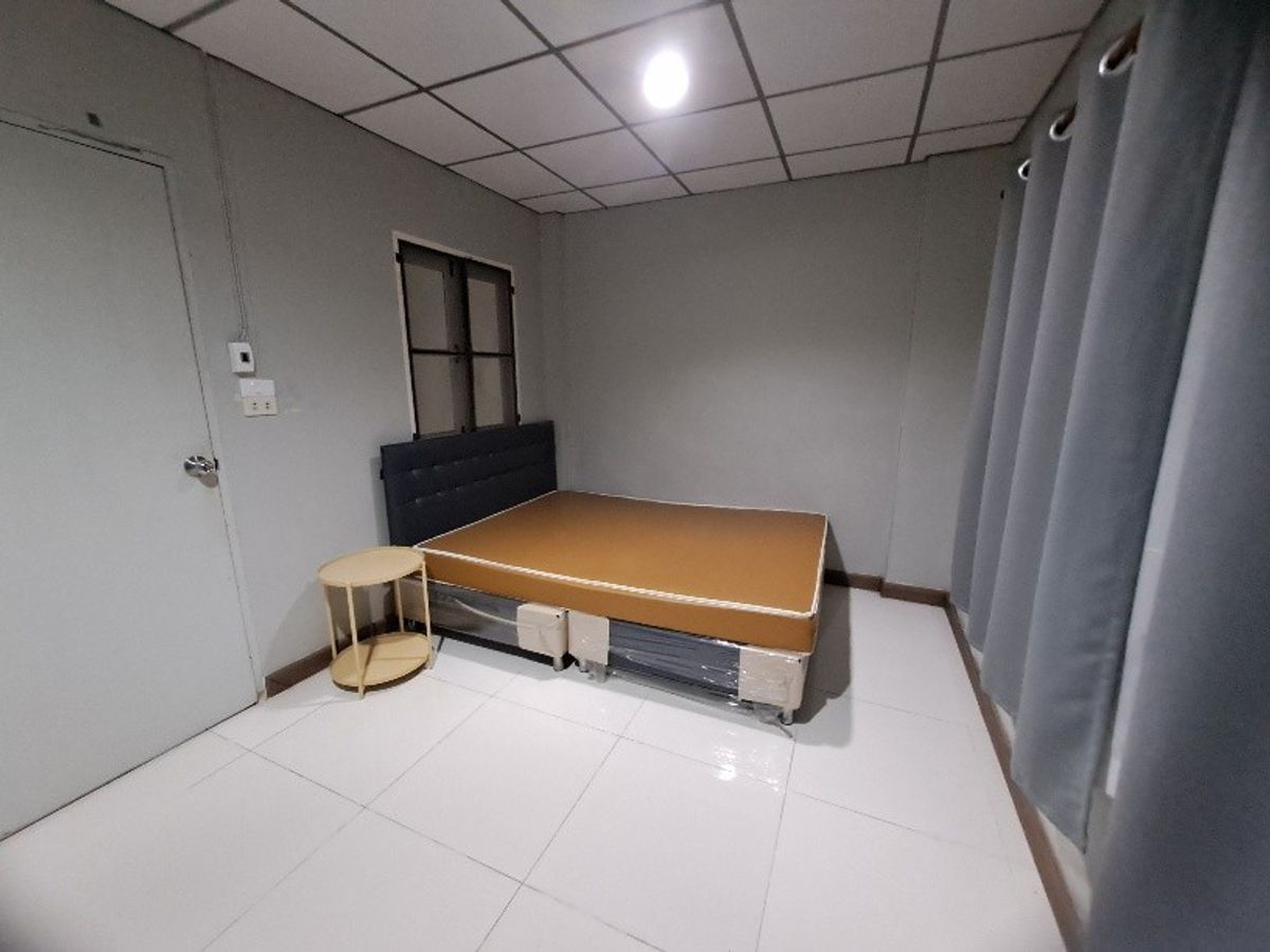 ให้เช่าทาวน์โฮมนวมินทร์ รามอินทรา : Townhome 3 ชั้น หมู่บ้าน ธนสิน 9  ให้เช่า 3 นอน 3น้ำ หมู่บ้านใกล้ ถนนใหญ่ ถนนนวมินทร์ ซอย นวมิยทร์ 86 ติดห้าง โลตัส สุขาภิบาล 1  หมู่บ้านอยู่ตรงข้าม ห้าง ไทวัสดุ สาขาถนนนวมินทร์  ใกล้ รพ.พญาไท นวมินทร  ซอยใหญ่ ไม่เปลี่บว ปากซอย มี ร้าน 711