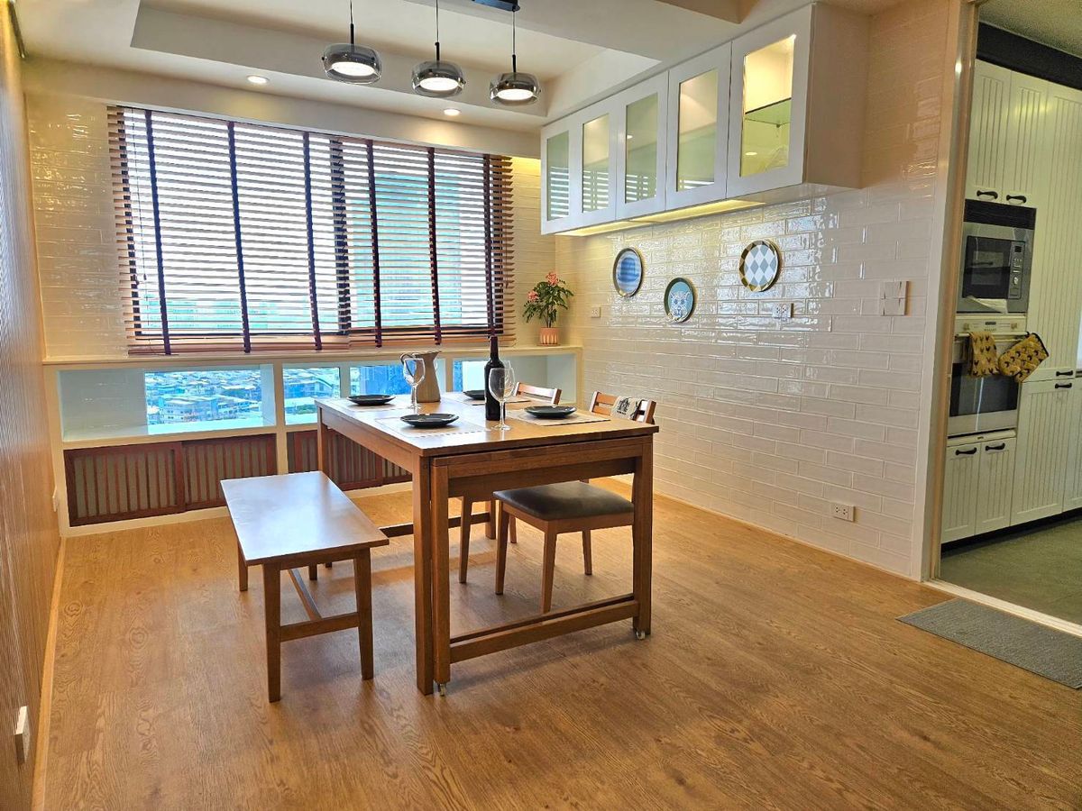 For RentCondoSukhumvit, Asoke, Thonglor : For Rent: Luxury Renovated 3-Bedroom Condo with Stunning Sunset View-President Park Sukhumvit 24