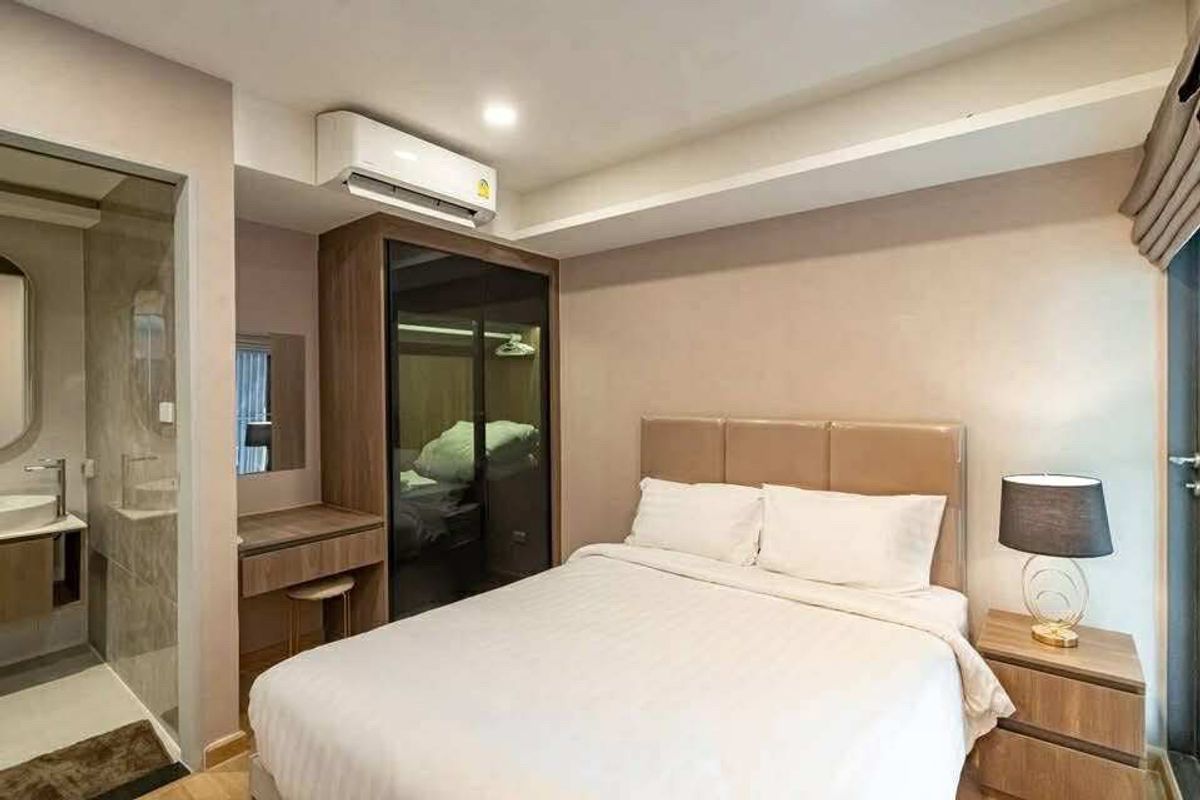 For RentCondoRama9, Petchburi, RCA : Low Rise Condo in the heart of the city Connect Thonglor-Ekkamai Rama 9. Interested. Say hello.