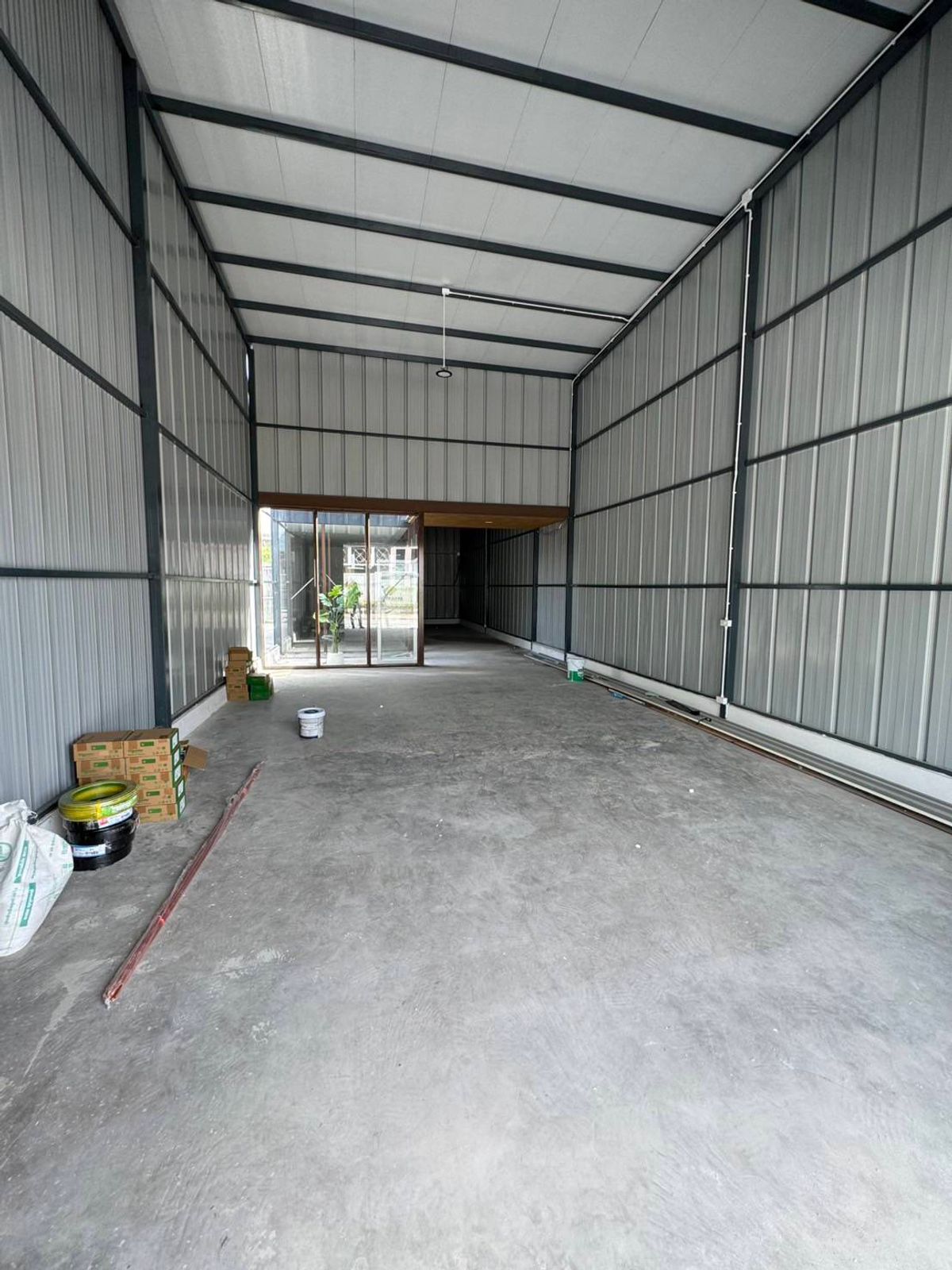 For RentWarehousePattanakan, Srinakarin : Rent a warehouse With offices in Srinakarin 16, the city center (N.1673)