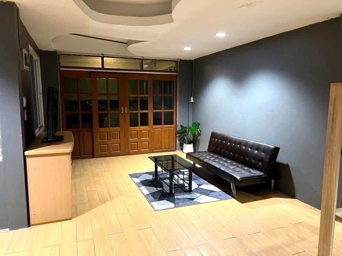 For RentHouseRatchadapisek, Huaikwang, Suttisan : Single house Suthisan-Huai Khwang