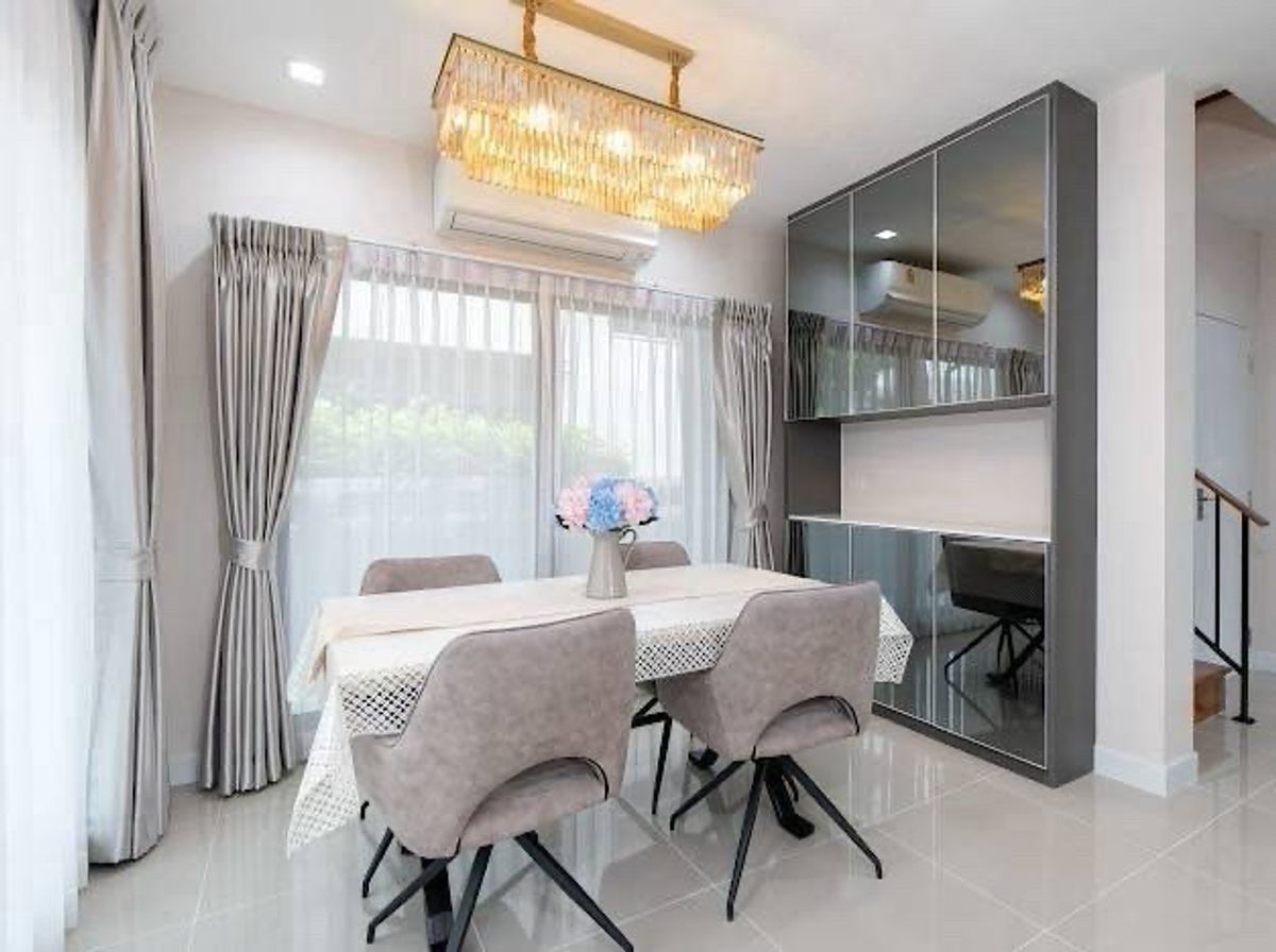 For RentHouseMin Buri, Romklao : 💥Forrent💥4BED • Venue Rama9 Village 🏡 location: New Krungthepkreetha 🐶 Pet Friendly‼ ️ Ready to Move in‼ ️