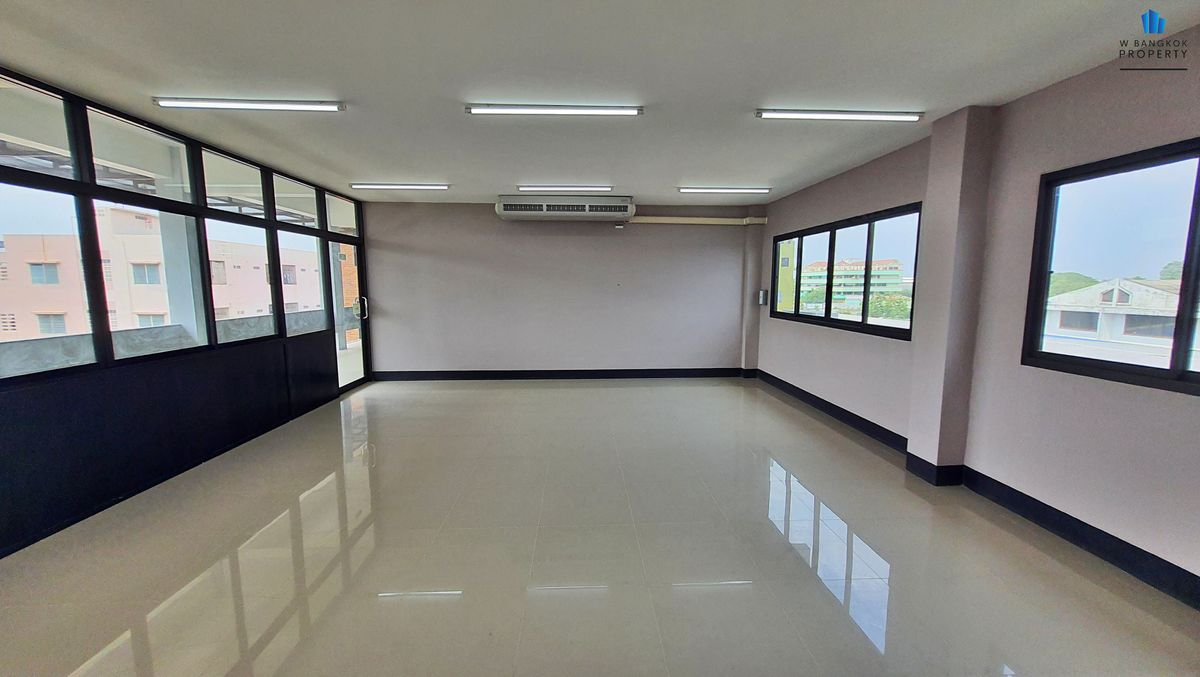 ขายสำนักงานพัฒนาการ ศรีนครินทร์ : HOT PRICE !! ขายอาคารสำนักงาน 2,500 ตรม. สภาพใหม่มาก อาคารสวย ใกล้ รถไฟฟ้าสายสีเหลือง สถานี ศรีนครินทร์ 38 เพียง 300 เมตรเท่านั้น