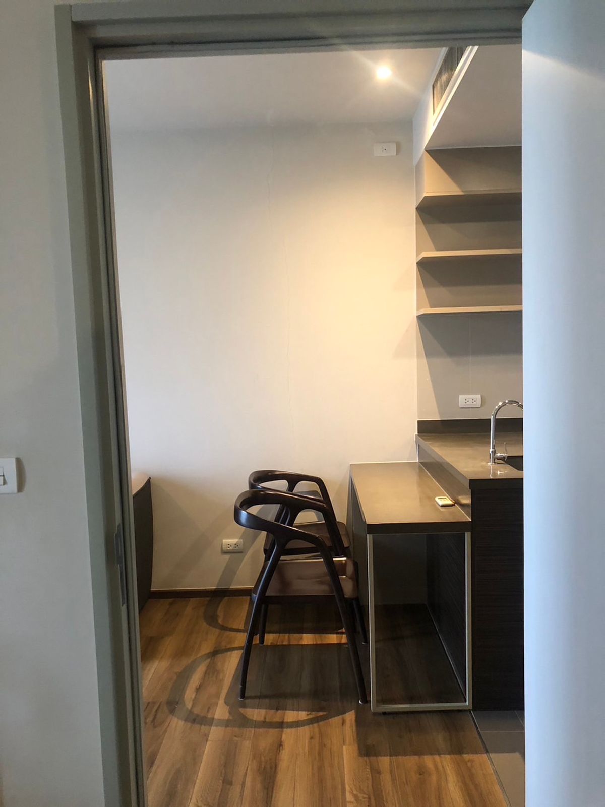 For SaleCondoSapankwai,Jatujak : Urgent sale! Price negotiable onyx, popular building of Saphan Khwai Ari people near Big C, location near Saphan Saphan Khwai, convenient to travel, do not miss! Interested contact 0876358339