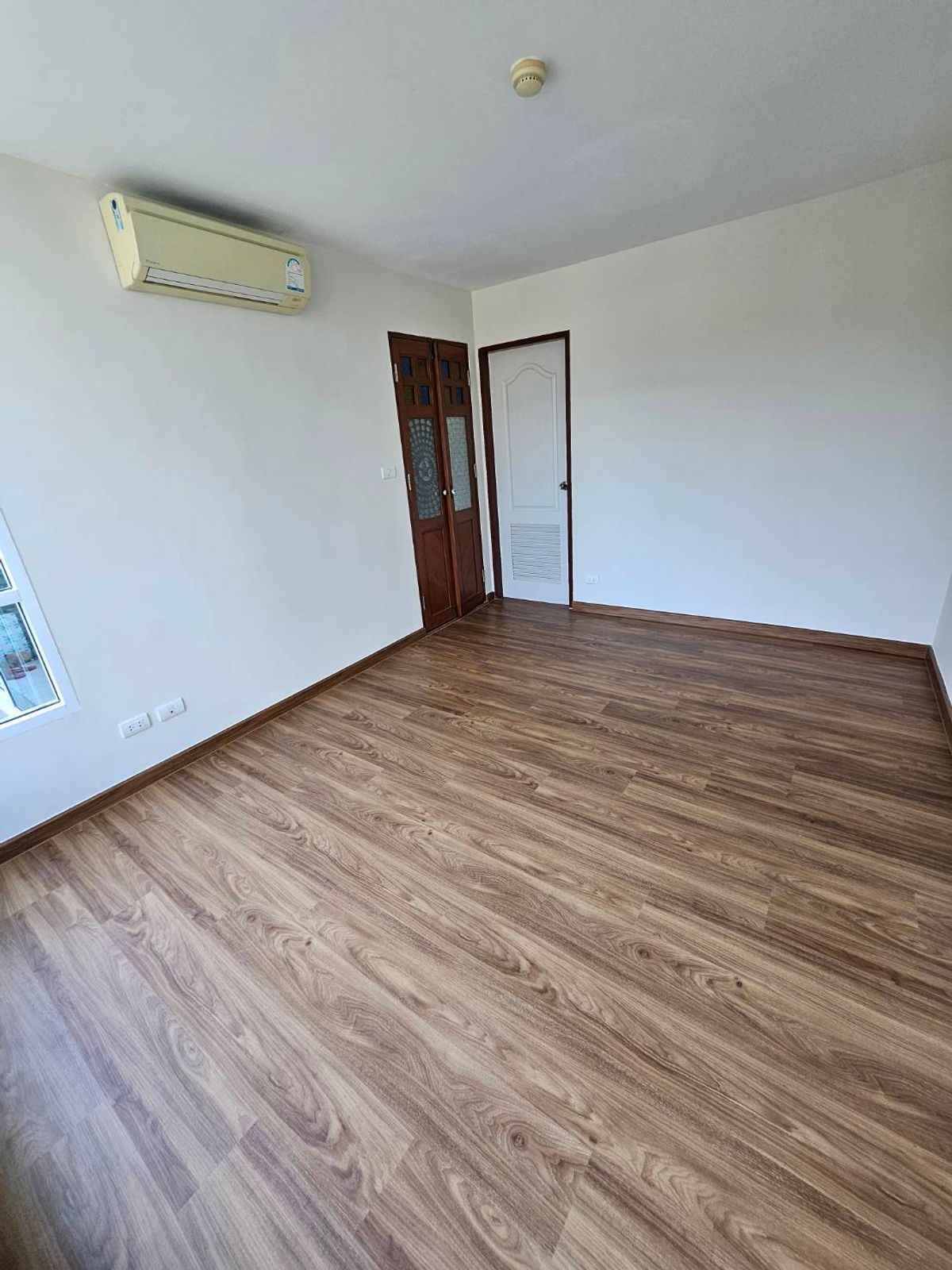 For SaleCondoWongwianyai, Charoennakor : Condo for sale at The Fine at River  Charoen Nakhon- Khlong San, Bangkok, 2 bedrooms, 1 bathroom, living room, dining room. Vintage style decoration  