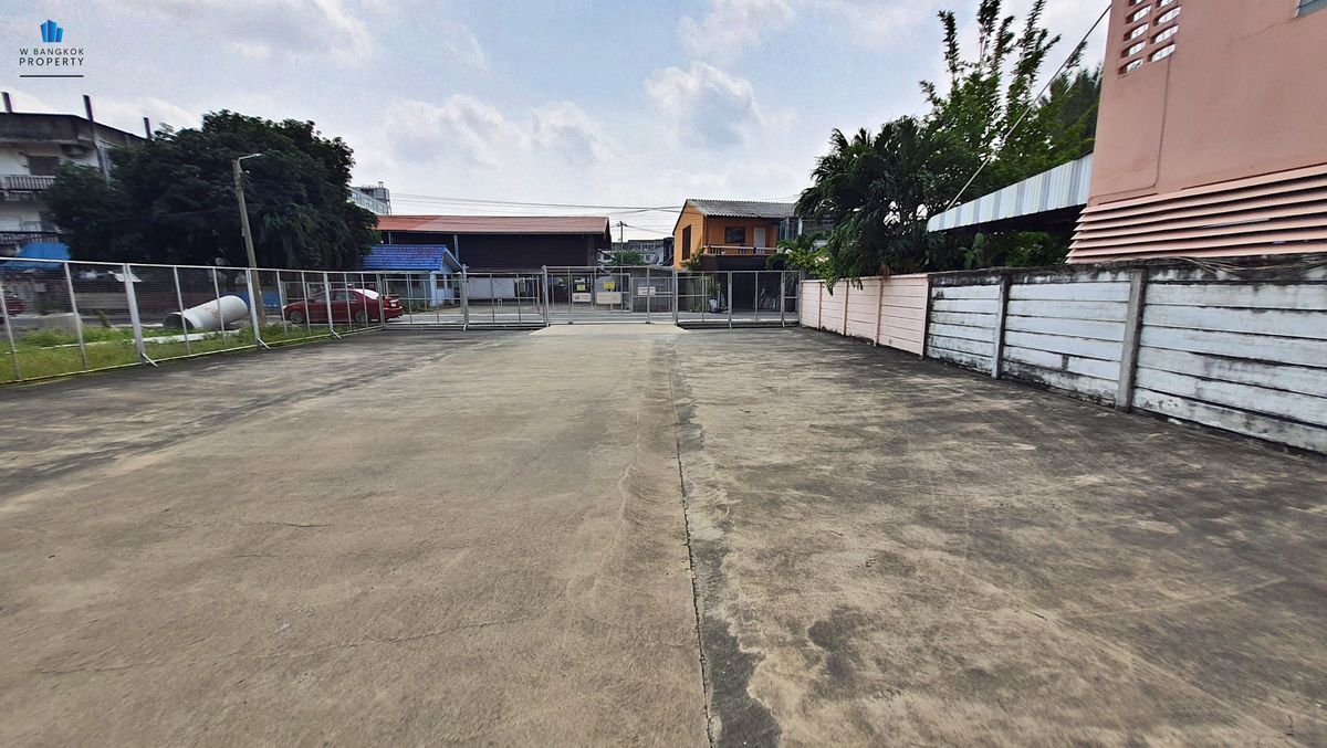 ขายสำนักงานพัฒนาการ ศรีนครินทร์ : HOT PRICE !! ขายอาคารสำนักงาน 2,500 ตรม. สภาพใหม่มาก อาคารสวย ใกล้ รถไฟฟ้าสายสีเหลือง สถานี ศรีนครินทร์ 38 เพียง 300 เมตรเท่านั้น