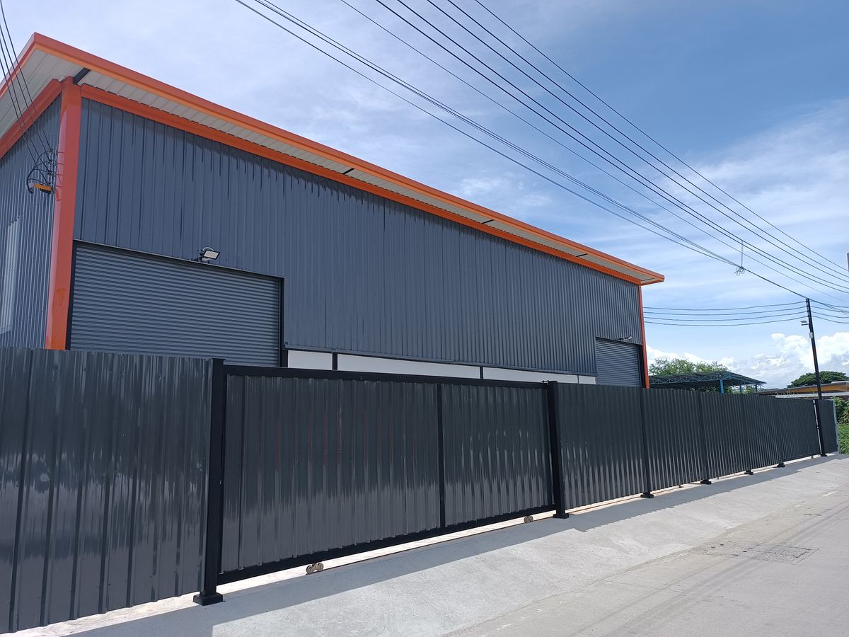 For RentWarehouseSamut Prakan,Samrong : For rent-selling warehouses/new commercial buildings Thepharak-Bang Phli  Near Suvarnabhumi Airport Easy to enter the main road