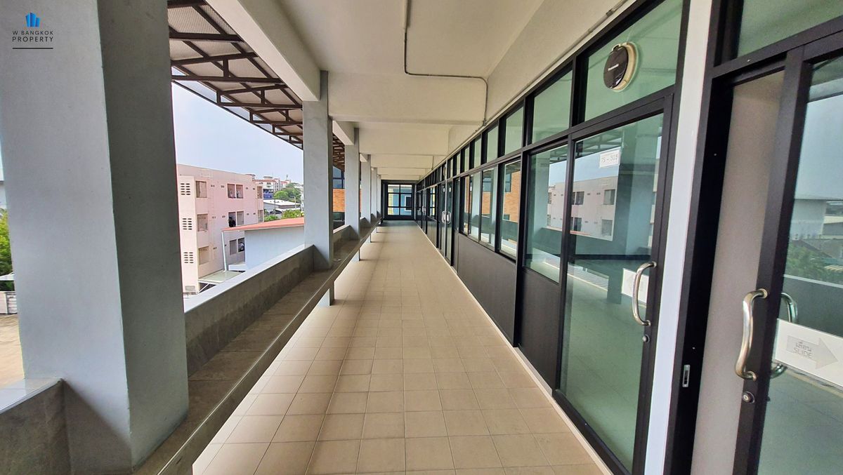 ขายสำนักงานพัฒนาการ ศรีนครินทร์ : HOT PRICE !! ขายอาคารสำนักงาน 2,500 ตรม. สภาพใหม่มาก อาคารสวย ใกล้ รถไฟฟ้าสายสีเหลือง สถานี ศรีนครินทร์ 38 เพียง 300 เมตรเท่านั้น