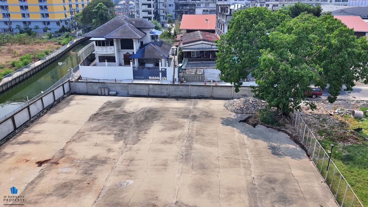 ขายสำนักงานพัฒนาการ ศรีนครินทร์ : HOT PRICE !! ขายอาคารสำนักงาน 2,500 ตรม. สภาพใหม่มาก อาคารสวย ใกล้ รถไฟฟ้าสายสีเหลือง สถานี ศรีนครินทร์ 38 เพียง 300 เมตรเท่านั้น