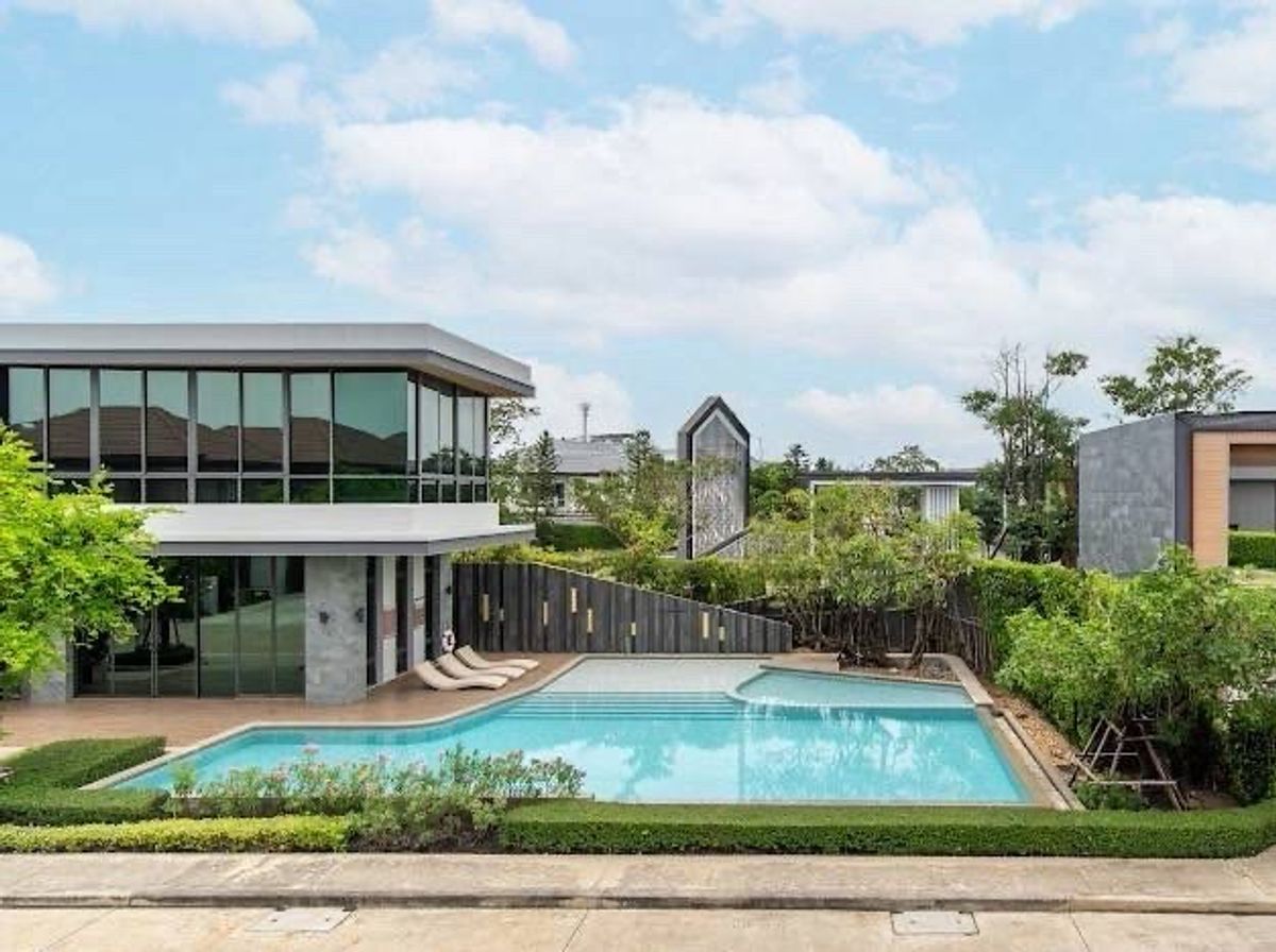 For RentHouseMin Buri, Romklao : 💥Forrent💥4BED • Venue Rama9 Village 🏡 location: New Krungthepkreetha 🐶 Pet Friendly‼ ️ Ready to Move in‼ ️