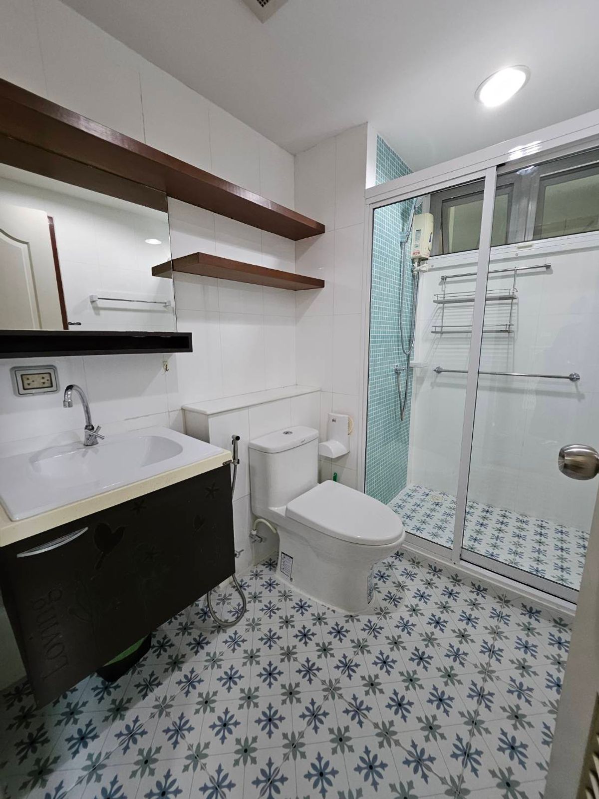 For SaleCondoWongwianyai, Charoennakor : Condo for sale at The Fine at River  Charoen Nakhon- Khlong San, Bangkok, 2 bedrooms, 1 bathroom, living room, dining room. Vintage style decoration  