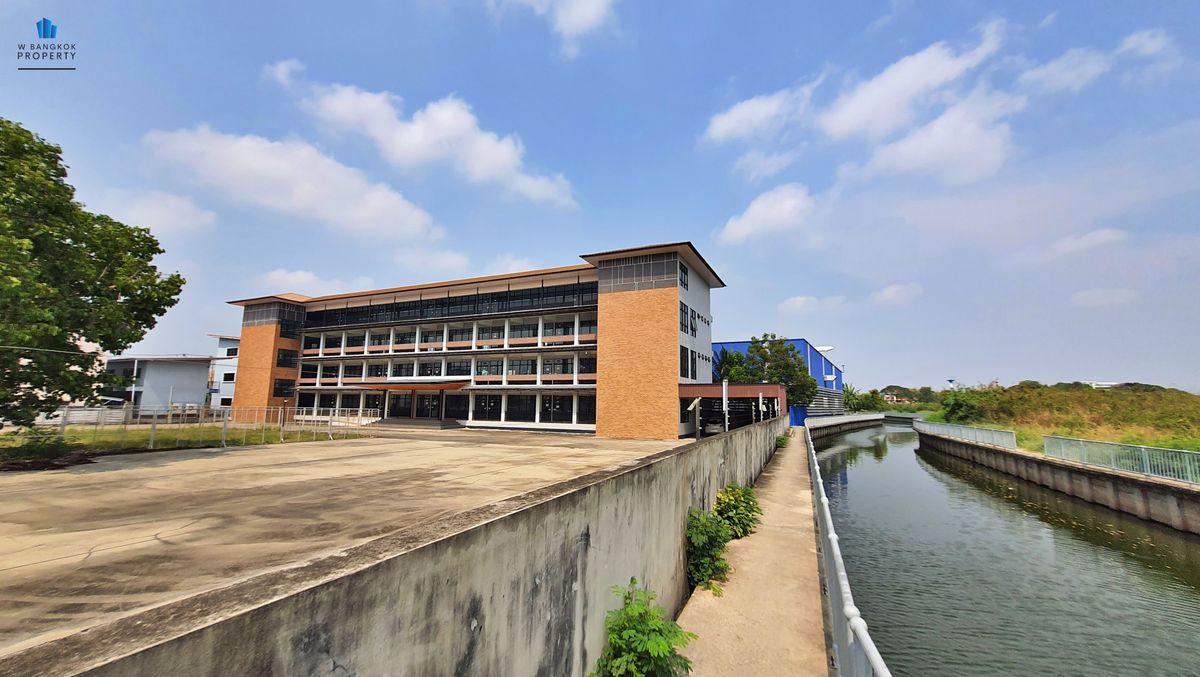 ขายสำนักงานพัฒนาการ ศรีนครินทร์ : HOT PRICE !! ขายอาคารสำนักงาน 2,500 ตรม. สภาพใหม่มาก อาคารสวย ใกล้ รถไฟฟ้าสายสีเหลือง สถานี ศรีนครินทร์ 38 เพียง 300 เมตรเท่านั้น