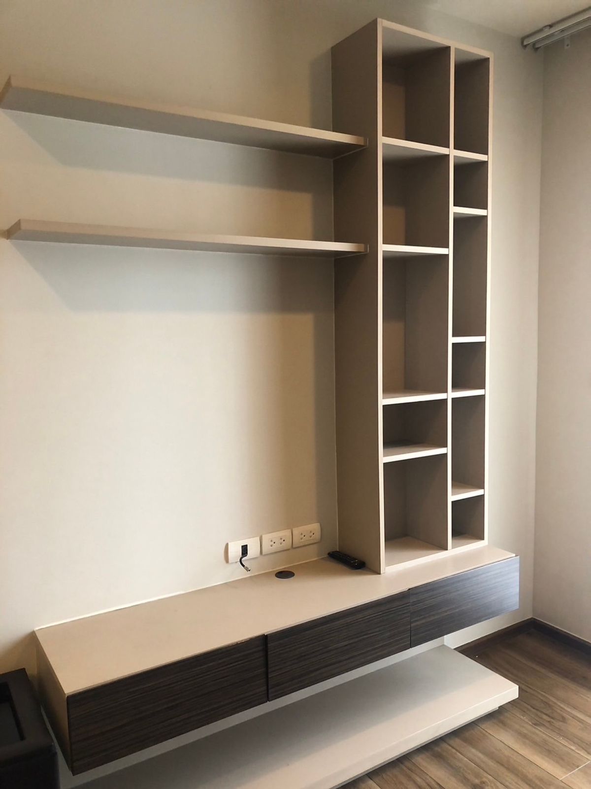 For SaleCondoSapankwai,Jatujak : Urgent sale! Price negotiable onyx, popular building of Saphan Khwai Ari people near Big C, location near Saphan Saphan Khwai, convenient to travel, do not miss! Interested contact 0876358339