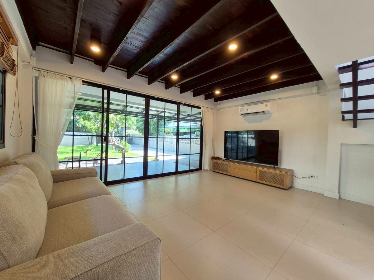 ให้เช่าบ้านบางนา แบริ่ง ลาซาล : 💥ForRent💥 Houses with Private Garden 🏡 3 Bed 🛒 Near  Mega Bangna only 5 minutes !!  Pet Friendly 🐶