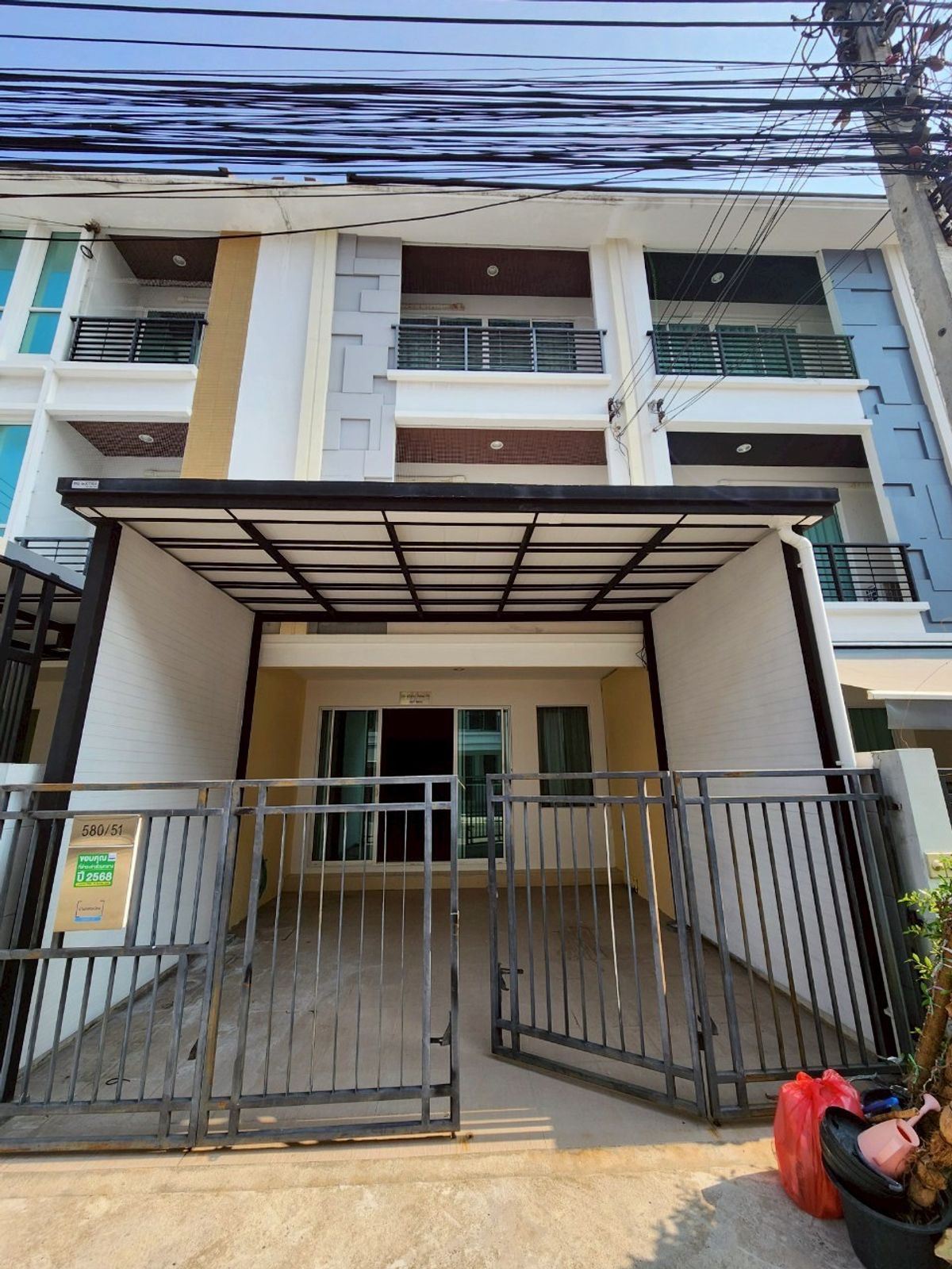 ขายทาวน์โฮมลาดพร้าว101 แฮปปี้แลนด์ : ขายทาวน์โฮม 3ชั้น บ้านกลางเมือง ลาดพร้าว 87, 3ห้องนอน 3ห้องน้ำ ใกล้ถนนใหญ่