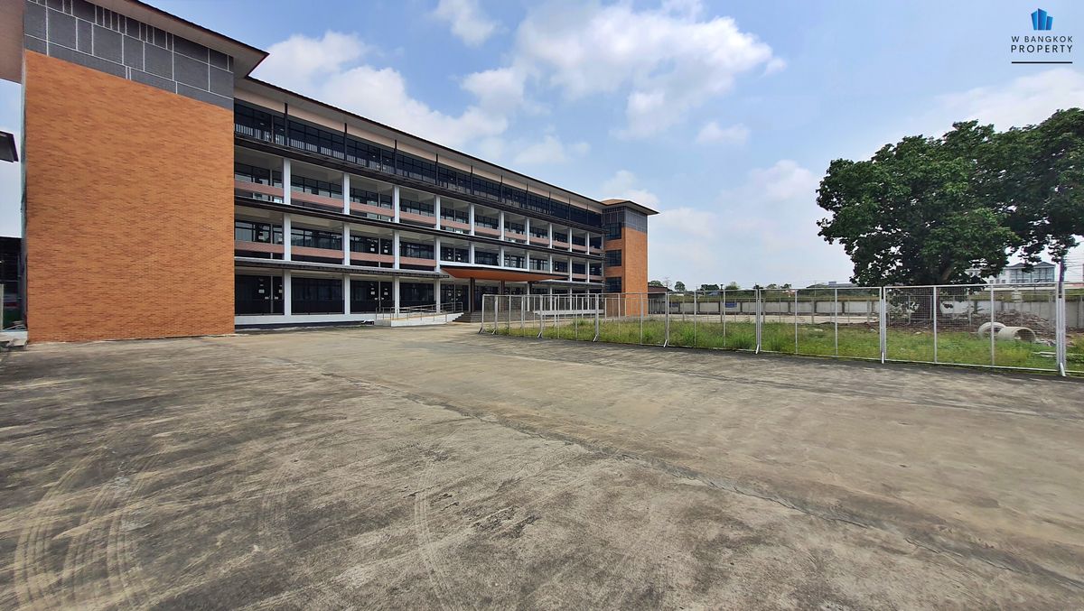 ขายสำนักงานพัฒนาการ ศรีนครินทร์ : HOT PRICE !! ขายอาคารสำนักงาน 2,500 ตรม. สภาพใหม่มาก อาคารสวย ใกล้ รถไฟฟ้าสายสีเหลือง สถานี ศรีนครินทร์ 38 เพียง 300 เมตรเท่านั้น