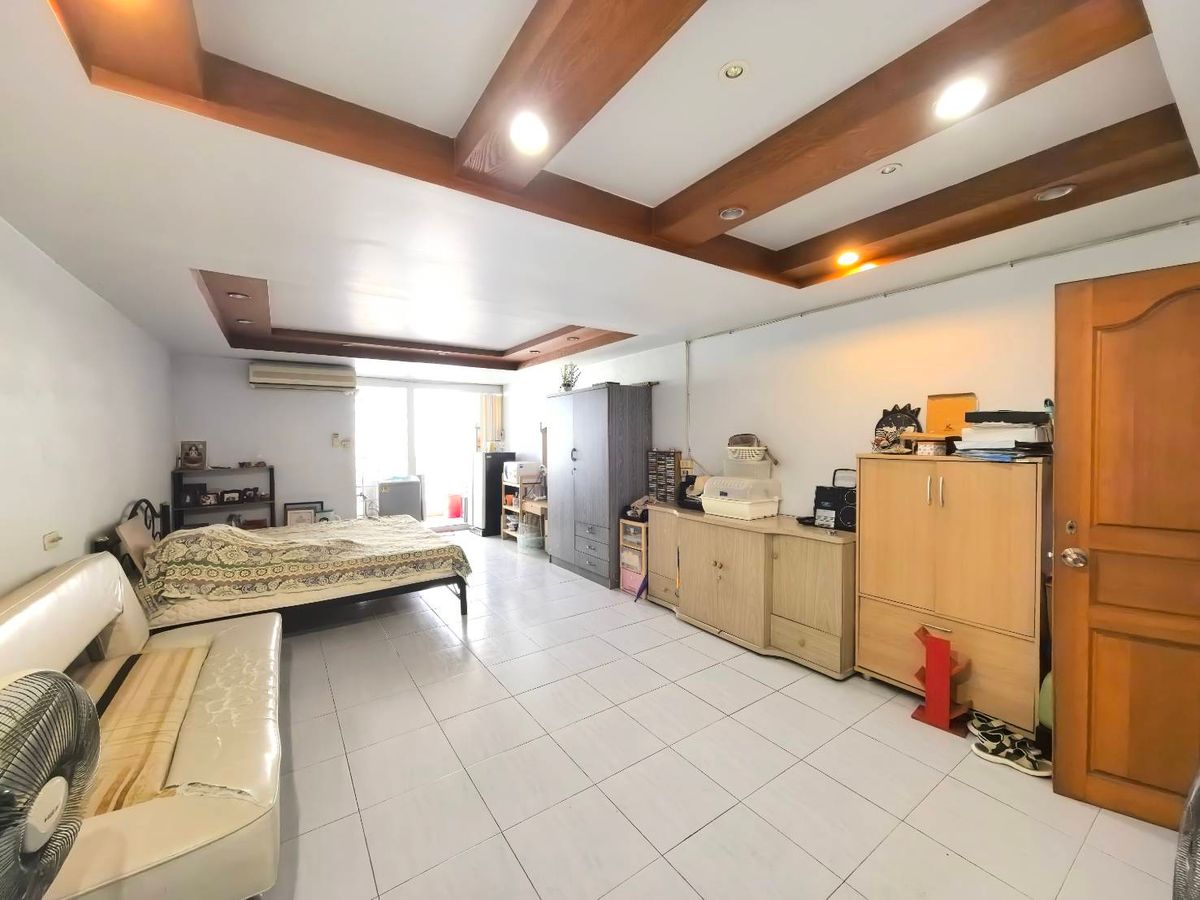 For SaleCondoRatchadapisek, Huaikwang, Suttisan : Condo for Sale, T.V.C Dindaeng, 11th floor, area 35.60 sqm. near MRT Huai Khwang