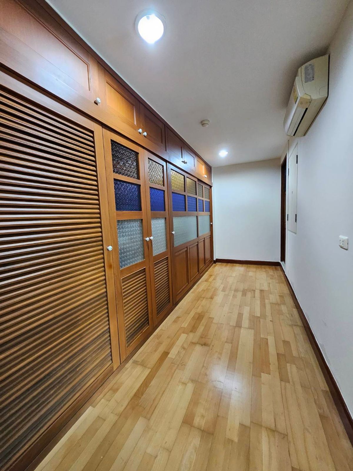 For SaleCondoWongwianyai, Charoennakor : Condo for sale at The Fine at River  Charoen Nakhon- Khlong San, Bangkok, 2 bedrooms, 1 bathroom, living room, dining room. Vintage style decoration  